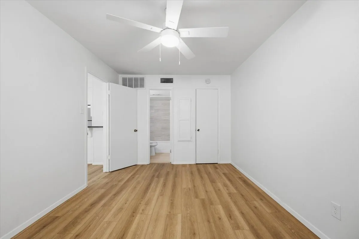 Apartment For Rent in Tarrant County , 133 N Bailey Avenue 145, Fort Worth, Texas 76107, 1 Bedroom, 1 Bathroom, Garage spaces, 600 Sqft, built in 1972, mls#21294720, Real Estate Agent in Fort Worth, Homes For Rent in Tarrant county, Homes For Rent in Fort Worth, Realtor in Fort Worth Texas, Real Estate Brokerage Independent Realty Texas, Luminita Cordes Realtor