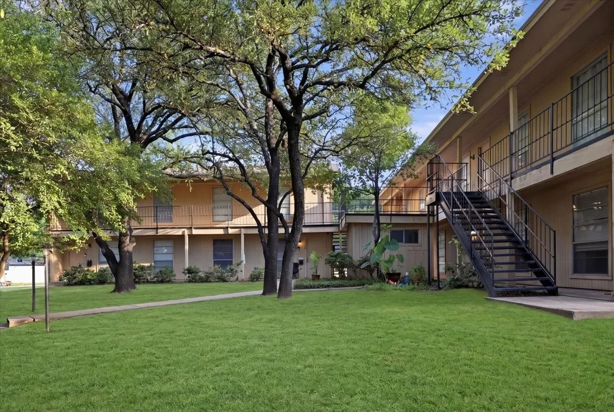Apartment For Rent in Tarrant County , 133 N Bailey Avenue 145, Fort Worth, Texas 76107, 1 Bedroom, 1 Bathroom, Garage spaces, 600 Sqft, built in 1972, mls#21294720, Real Estate Agent in Fort Worth, Homes For Rent in Tarrant county, Homes For Rent in Fort Worth, Realtor in Fort Worth Texas, Real Estate Brokerage Independent Realty Texas, Luminita Cordes Realtor