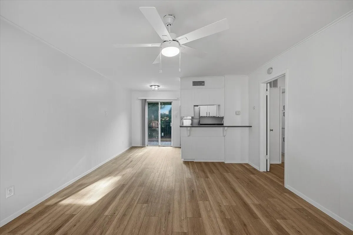 Apartment For Rent in Tarrant County , 133 N Bailey Avenue 145, Fort Worth, Texas 76107, 1 Bedroom, 1 Bathroom, Garage spaces, 600 Sqft, built in 1972, mls#21294720, Real Estate Agent in Fort Worth, Homes For Rent in Tarrant county, Homes For Rent in Fort Worth, Realtor in Fort Worth Texas, Real Estate Brokerage Independent Realty Texas, Luminita Cordes Realtor