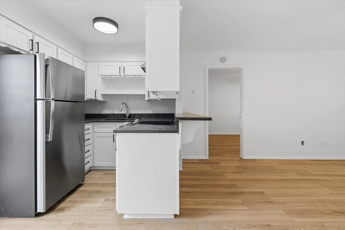 Apartment For Rent in Tarrant County , 133 N Bailey Avenue 145, Fort Worth, Texas 76107, 1 Bedroom, 1 Bathroom, Garage spaces, 600 Sqft, built in 1972, mls#21294720, Real Estate Agent in Fort Worth, Homes For Rent in Tarrant county, Homes For Rent in Fort Worth, Realtor in Fort Worth Texas, Real Estate Brokerage Independent Realty Texas, Luminita Cordes Realtor