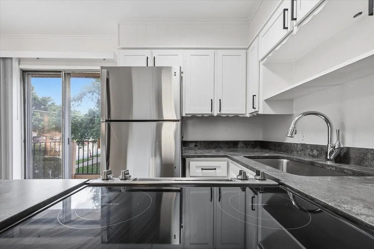 Apartment For Rent in Tarrant County , 133 N Bailey Avenue 145, Fort Worth, Texas 76107, 1 Bedroom, 1 Bathroom, Garage spaces, 600 Sqft, built in 1972, mls#21294720, Real Estate Agent in Fort Worth, Homes For Rent in Tarrant county, Homes For Rent in Fort Worth, Realtor in Fort Worth Texas, Real Estate Brokerage Independent Realty Texas, Luminita Cordes Realtor
