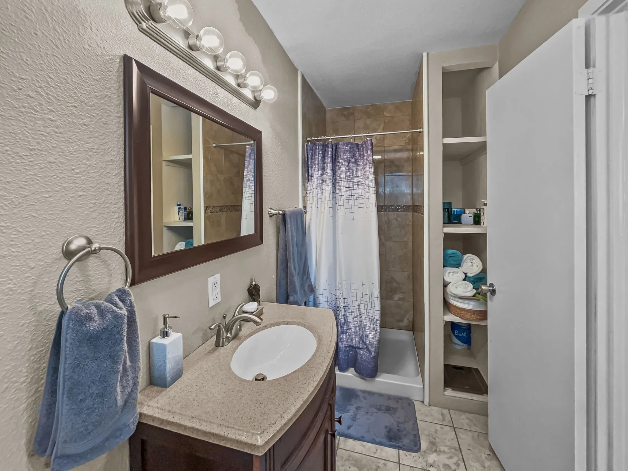 Single Family Residence For Rent in Collin County , 924 Meadow Mead Drive, Allen, Texas 75002, 3 Bedroom, 2 Bathroom, 1 Garage spaces, 1,068 Sqft, built in 1968, mls#21294618, Real Estate Agent in Allen, Homes For Rent in Collin county, Homes For Rent in Allen, Realtor in Allen Texas, Real Estate Brokerage Independent Realty Texas, Luminita Cordes Realtor