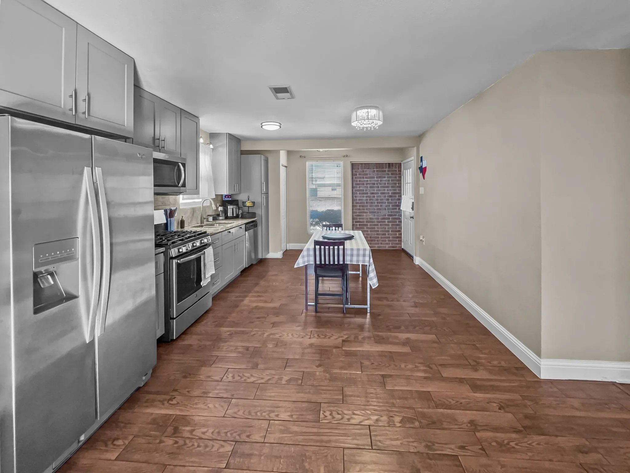 Single Family Residence For Rent in Collin County , 924 Meadow Mead Drive, Allen, Texas 75002, 3 Bedroom, 2 Bathroom, 1 Garage spaces, 1,068 Sqft, built in 1968, mls#21294618, Real Estate Agent in Allen, Homes For Rent in Collin county, Homes For Rent in Allen, Realtor in Allen Texas, Real Estate Brokerage Independent Realty Texas, Luminita Cordes Realtor