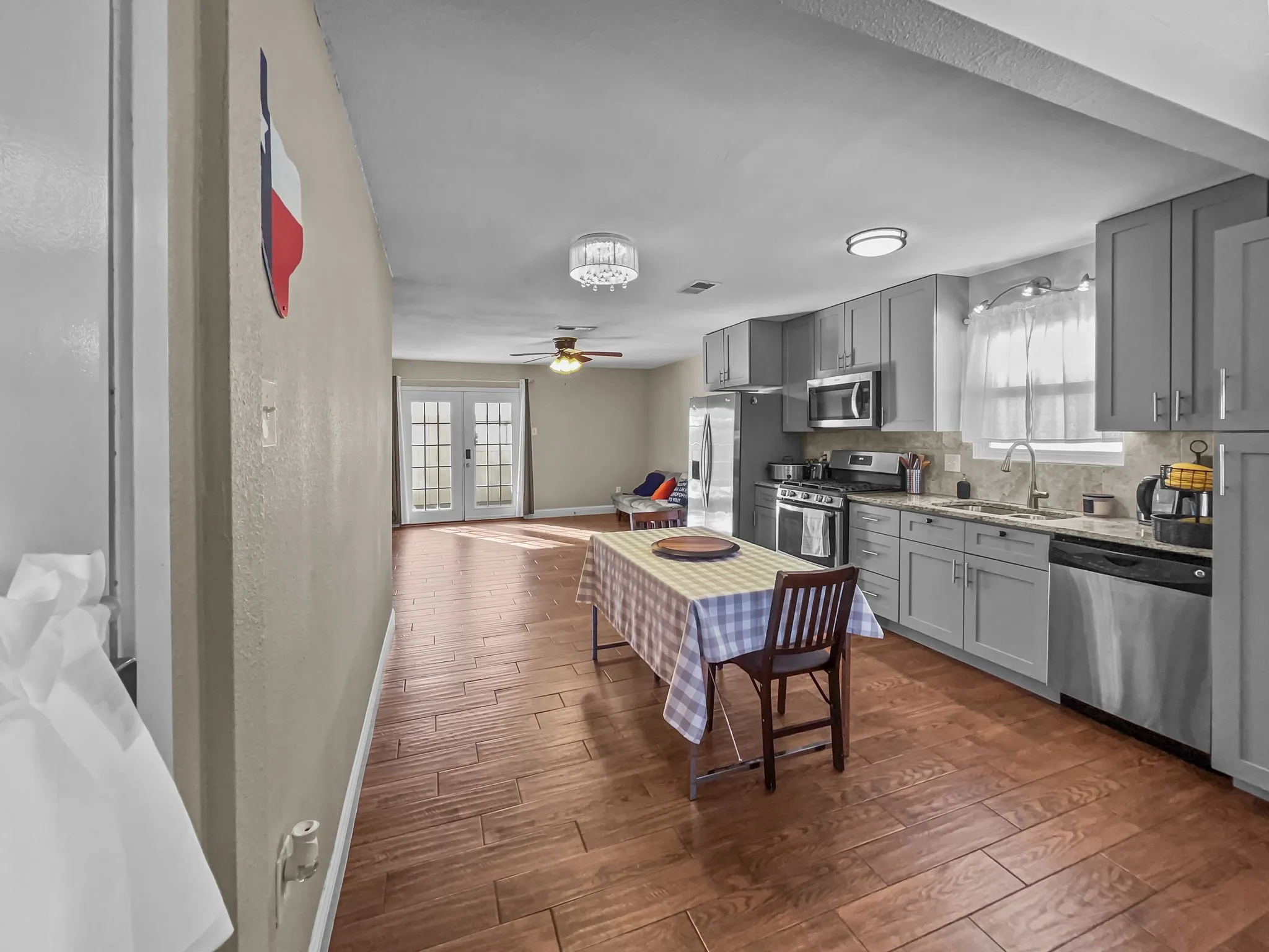 Single Family Residence For Rent in Collin County , 924 Meadow Mead Drive, Allen, Texas 75002, 3 Bedroom, 2 Bathroom, 1 Garage spaces, 1,068 Sqft, built in 1968, mls#21294618, Real Estate Agent in Allen, Homes For Rent in Collin county, Homes For Rent in Allen, Realtor in Allen Texas, Real Estate Brokerage Independent Realty Texas, Luminita Cordes Realtor