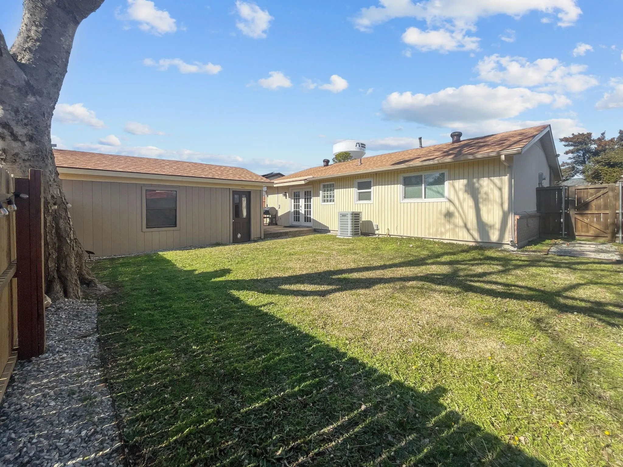 Single Family Residence For Rent in Collin County , 924 Meadow Mead Drive, Allen, Texas 75002, 3 Bedroom, 2 Bathroom, 1 Garage spaces, 1,068 Sqft, built in 1968, mls#21294618, Real Estate Agent in Allen, Homes For Rent in Collin county, Homes For Rent in Allen, Realtor in Allen Texas, Real Estate Brokerage Independent Realty Texas, Luminita Cordes Realtor
