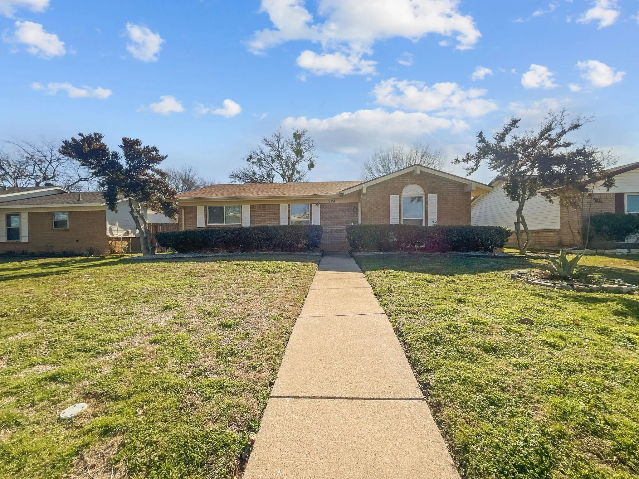 Single Family Residence For Rent in Collin County , 924 Meadow Mead Drive, Allen, Texas 75002, 3 Bedroom, 2 Bathroom, 1 Garage spaces, 1,068 Sqft, built in 1968, mls#21294618, Real Estate Agent in Allen, Homes For Rent in Collin county, Homes For Rent in Allen, Realtor in Allen Texas, Real Estate Brokerage Independent Realty Texas, Luminita Cordes Realtor