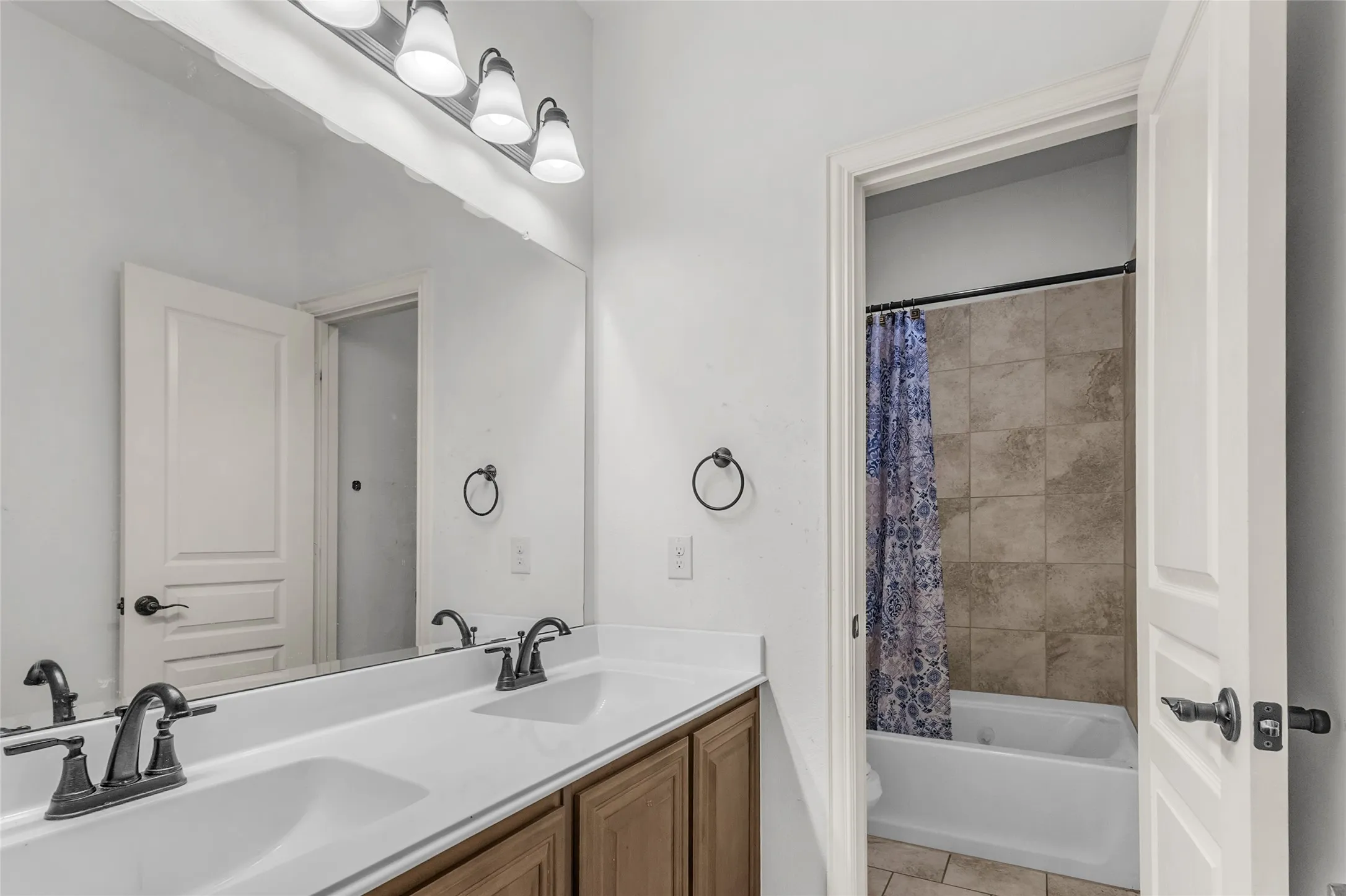 Single Family Residence For Sale in Collin County , 1318 Lantern Faith Drive, Wylie, Texas 75098, 5 Bedroom, 5 Bathroom, 2 Garage spaces, 3,750 Sqft, built in 2018, mls#21294746, Real Estate Agent in Wylie, Homes For Sale in Collin county, Homes For Sale in Wylie, Realtor in Wylie Texas, Real Estate Brokerage Independent Realty Texas, Luminita Cordes Realtor