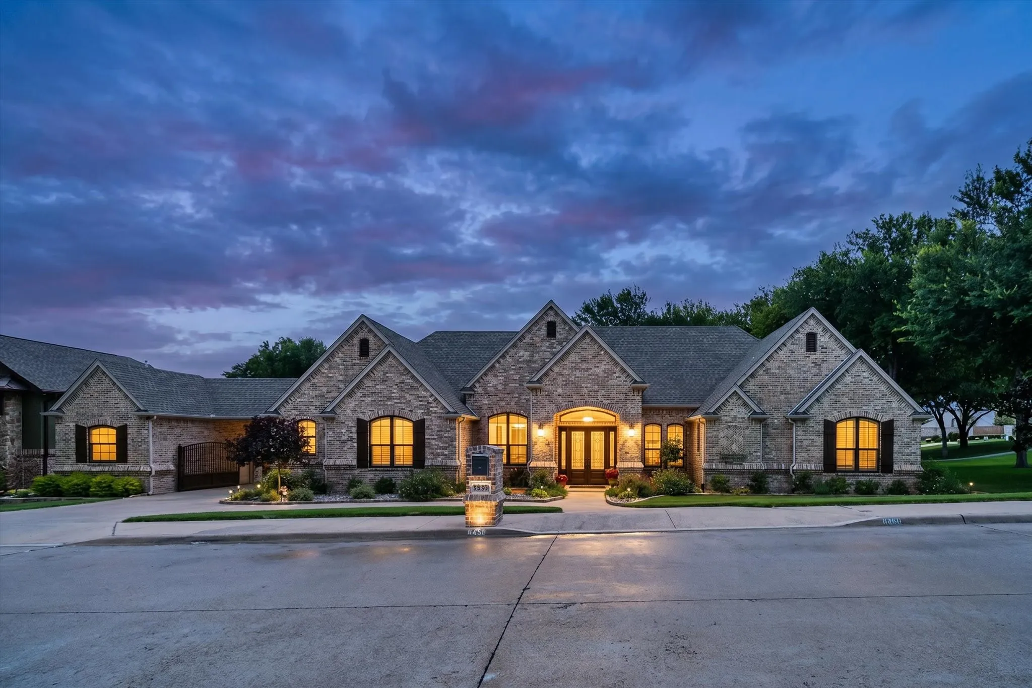 Single Family Residence For Sale in Tarrant County , 8450 Waterfront Court, Fort Worth, Texas 76179, 4 Bedroom, 4 Bathroom, 3 Garage spaces, 3,676 Sqft, built in 2008, mls#21291008, Real Estate Agent in Fort Worth, Homes For Sale in Tarrant county, Homes For Sale in Fort Worth, Realtor in Fort Worth Texas, Real Estate Brokerage Independent Realty Texas, Luminita Cordes Realtor