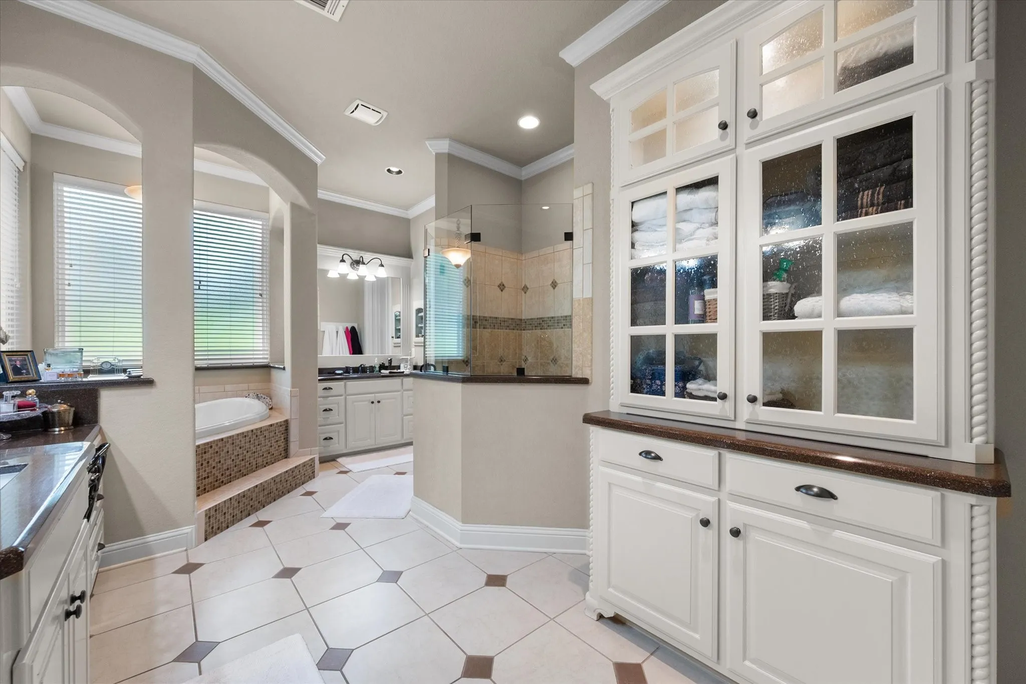 Single Family Residence For Sale in Tarrant County , 8450 Waterfront Court, Fort Worth, Texas 76179, 4 Bedroom, 4 Bathroom, 3 Garage spaces, 3,676 Sqft, built in 2008, mls#21291008, Real Estate Agent in Fort Worth, Homes For Sale in Tarrant county, Homes For Sale in Fort Worth, Realtor in Fort Worth Texas, Real Estate Brokerage Independent Realty Texas, Luminita Cordes Realtor