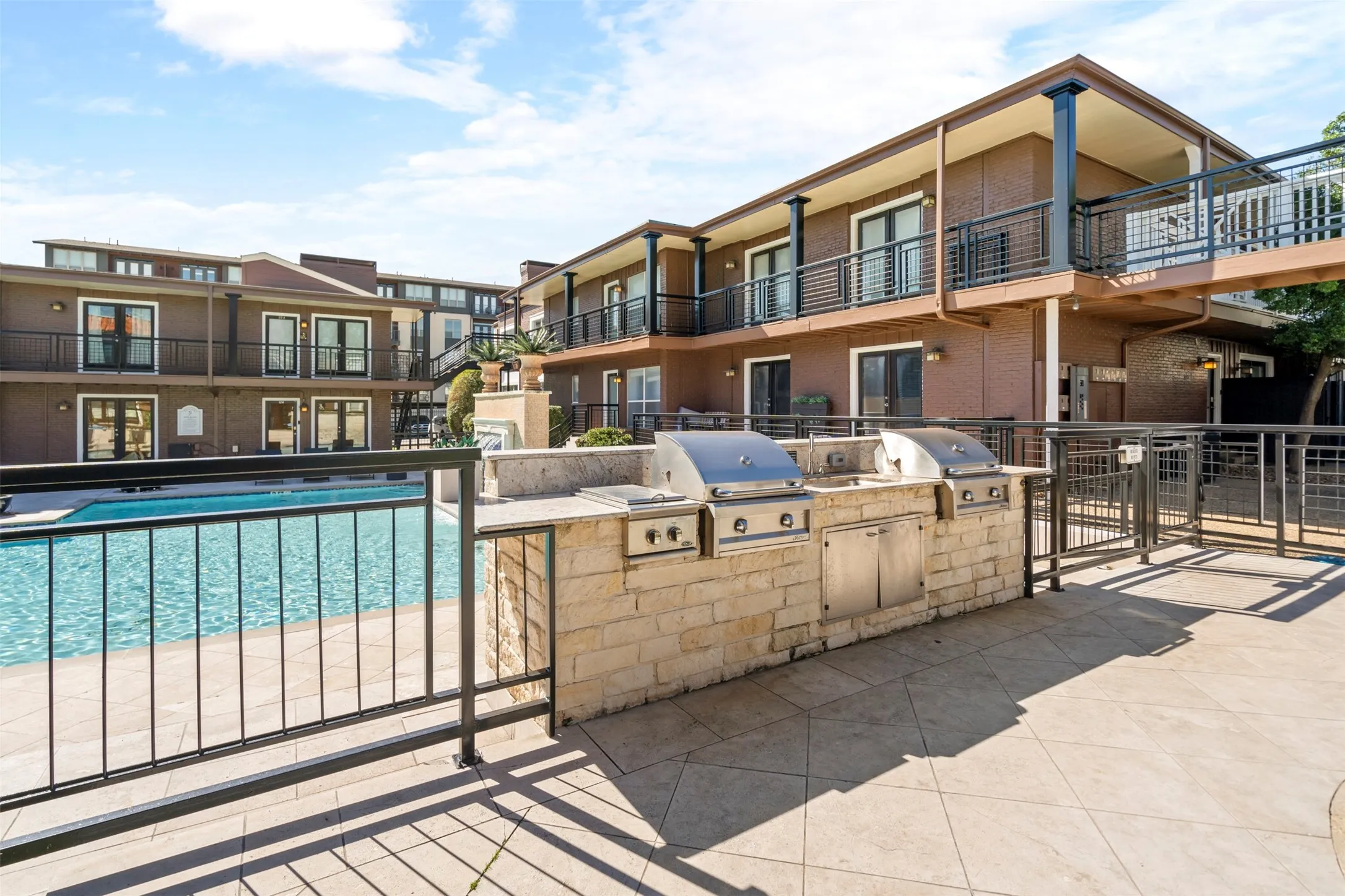 Condominium For Sale in Dallas County , 5916 Sandhurst Lane 225, Dallas, Texas 75206, 2 Bedroom, 2 Bathroom, Garage spaces, 1,046 Sqft, built in 1967, mls#21294703, Real Estate Agent in Dallas, Homes For Sale in Dallas county, Homes For Sale in Dallas, Realtor in Dallas Texas, Real Estate Brokerage Independent Realty Texas, Luminita Cordes Realtor