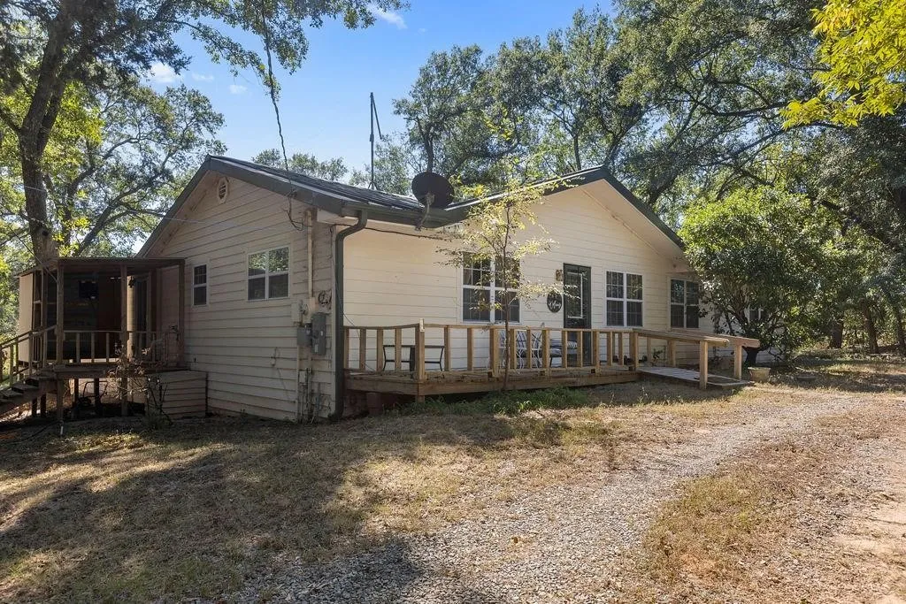 Farm For Sale in Fannin County , 3224 County Road 2225, Ivanhoe, Texas 75447, 4 Bedrooms, 3 Bathrooms, Garage spaces, 3,328 Sqft, built in 1980, Price $649,900, mls#21294752, Real Estate Agent in Ivanhoe, Homes For Sale in Fannin county, Homes For Sale in Ivanhoe, Realtor in Ivanhoe Texas, Real Estate Brokerage Independent Realty Texas, Luminita Cordes Realtor