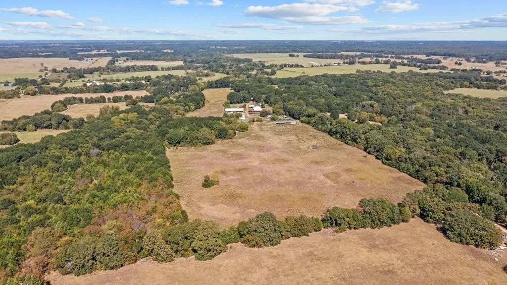Farm For Sale in Fannin County , 3224 County Road 2225, Ivanhoe, Texas 75447, 4 Bedrooms, 3 Bathrooms, Garage spaces, 3,328 Sqft, built in 1980, Price $649,900, mls#21294752, Real Estate Agent in Ivanhoe, Homes For Sale in Fannin county, Homes For Sale in Ivanhoe, Realtor in Ivanhoe Texas, Real Estate Brokerage Independent Realty Texas, Luminita Cordes Realtor