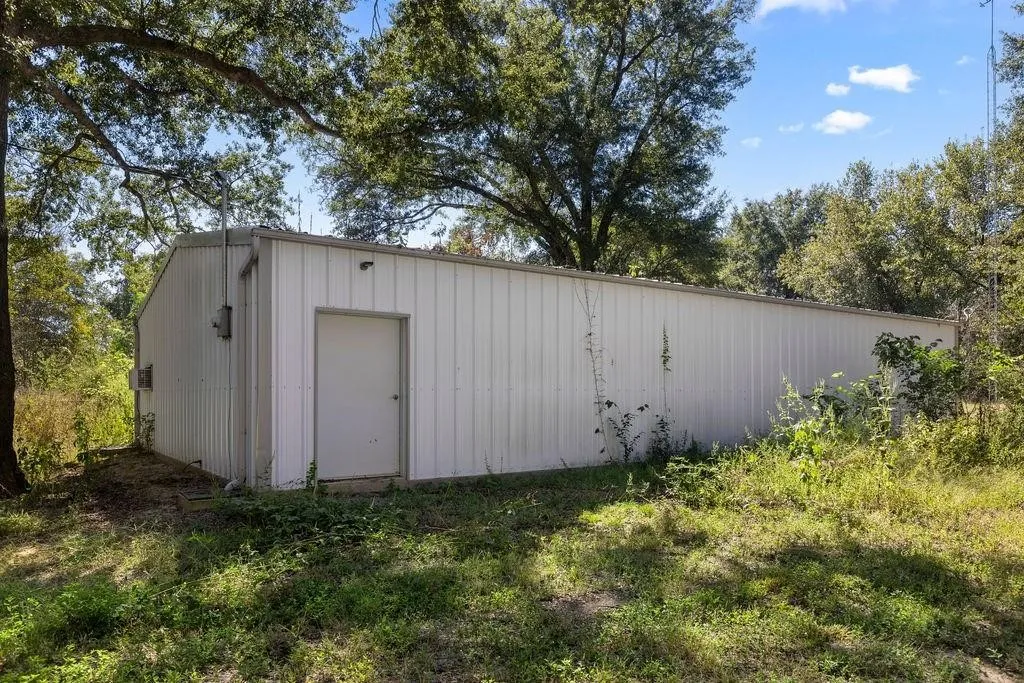 Farm For Sale in Fannin County , 3224 County Road 2225, Ivanhoe, Texas 75447, 4 Bedrooms, 3 Bathrooms, Garage spaces, 3,328 Sqft, built in 1980, Price $649,900, mls#21294752, Real Estate Agent in Ivanhoe, Homes For Sale in Fannin county, Homes For Sale in Ivanhoe, Realtor in Ivanhoe Texas, Real Estate Brokerage Independent Realty Texas, Luminita Cordes Realtor