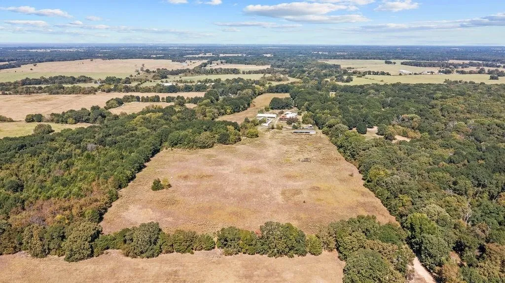 Farm For Sale in Fannin County , 3224 County Road 2225, Ivanhoe, Texas 75447, 4 Bedrooms, 3 Bathrooms, Garage spaces, 3,328 Sqft, built in 1980, Price $649,900, mls#21294752, Real Estate Agent in Ivanhoe, Homes For Sale in Fannin county, Homes For Sale in Ivanhoe, Realtor in Ivanhoe Texas, Real Estate Brokerage Independent Realty Texas, Luminita Cordes Realtor