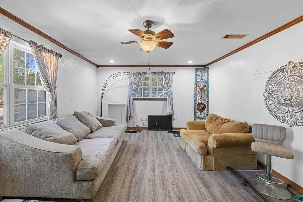 Farm For Sale in Fannin County , 3224 County Road 2225, Ivanhoe, Texas 75447, 4 Bedrooms, 3 Bathrooms, Garage spaces, 3,328 Sqft, built in 1980, Price $649,900, mls#21294752, Real Estate Agent in Ivanhoe, Homes For Sale in Fannin county, Homes For Sale in Ivanhoe, Realtor in Ivanhoe Texas, Real Estate Brokerage Independent Realty Texas, Luminita Cordes Realtor