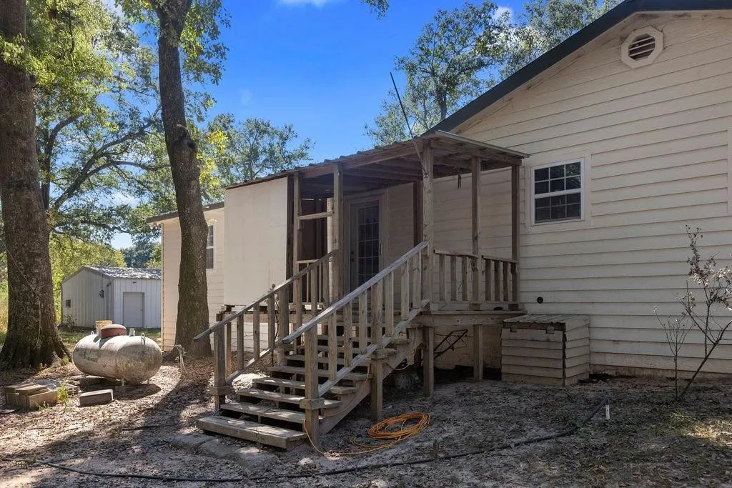 Farm For Sale in Fannin County , 3224 County Road 2225, Ivanhoe, Texas 75447, 4 Bedrooms, 3 Bathrooms, Garage spaces, 3,328 Sqft, built in 1980, Price $649,900, mls#21294752, Real Estate Agent in Ivanhoe, Homes For Sale in Fannin county, Homes For Sale in Ivanhoe, Realtor in Ivanhoe Texas, Real Estate Brokerage Independent Realty Texas, Luminita Cordes Realtor