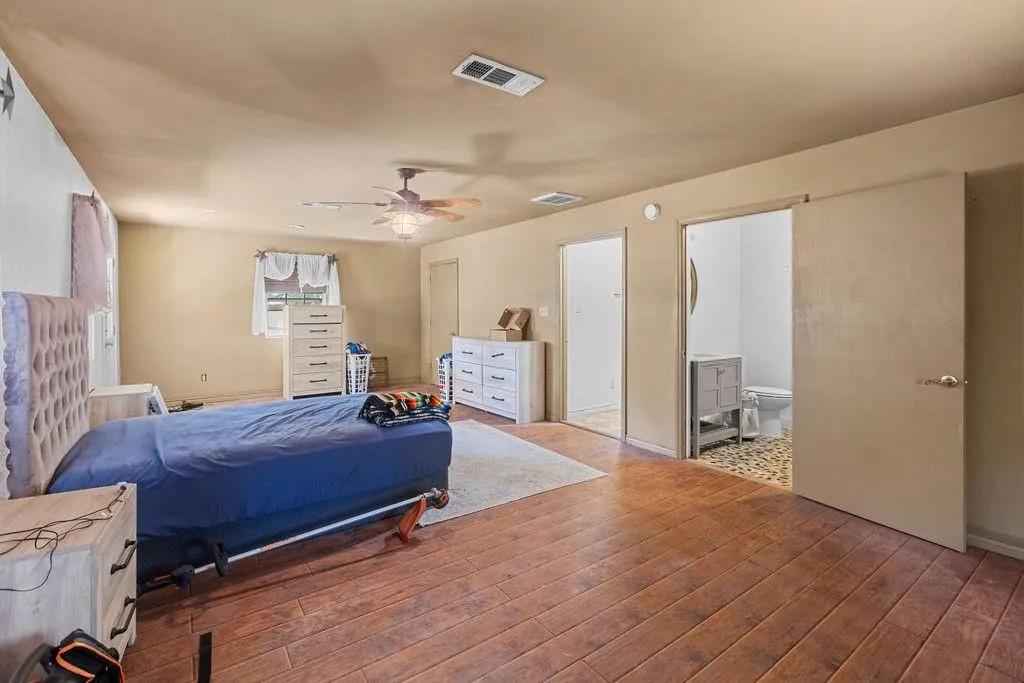 Farm For Sale in Fannin County , 3224 County Road 2225, Ivanhoe, Texas 75447, 4 Bedrooms, 3 Bathrooms, Garage spaces, 3,328 Sqft, built in 1980, Price $649,900, mls#21294752, Real Estate Agent in Ivanhoe, Homes For Sale in Fannin county, Homes For Sale in Ivanhoe, Realtor in Ivanhoe Texas, Real Estate Brokerage Independent Realty Texas, Luminita Cordes Realtor