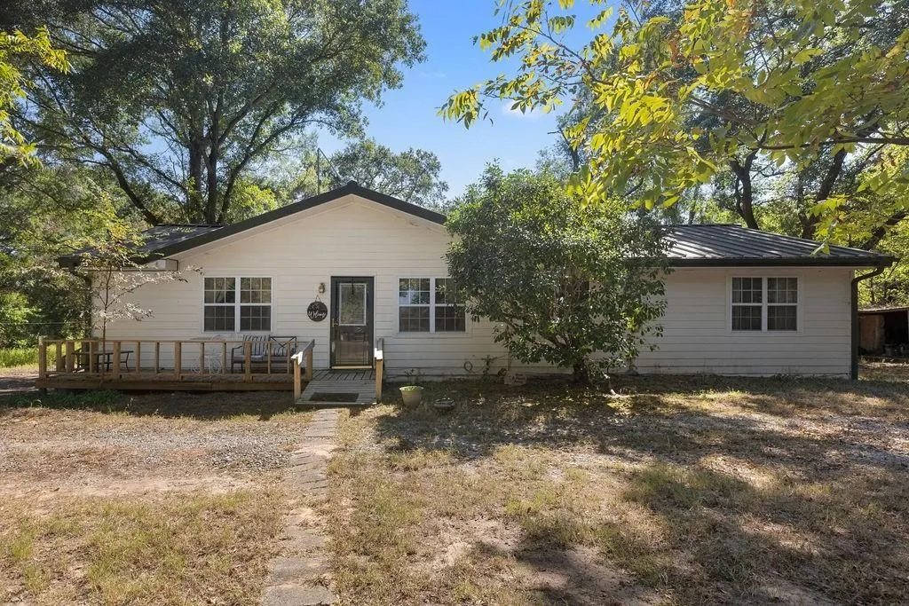 Farm For Sale in Fannin County , 3224 County Road 2225, Ivanhoe, Texas 75447, 4 Bedrooms, 3 Bathrooms, Garage spaces, 3,328 Sqft, built in 1980, Price $649,900, mls#21294752, Real Estate Agent in Ivanhoe, Homes For Sale in Fannin county, Homes For Sale in Ivanhoe, Realtor in Ivanhoe Texas, Real Estate Brokerage Independent Realty Texas, Luminita Cordes Realtor