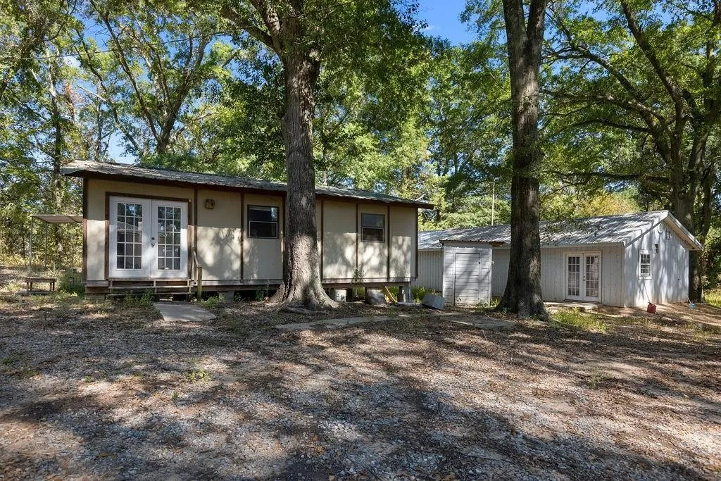 Farm For Sale in Fannin County , 3224 County Road 2225, Ivanhoe, Texas 75447, 4 Bedrooms, 3 Bathrooms, Garage spaces, 3,328 Sqft, built in 1980, Price $649,900, mls#21294752, Real Estate Agent in Ivanhoe, Homes For Sale in Fannin county, Homes For Sale in Ivanhoe, Realtor in Ivanhoe Texas, Real Estate Brokerage Independent Realty Texas, Luminita Cordes Realtor