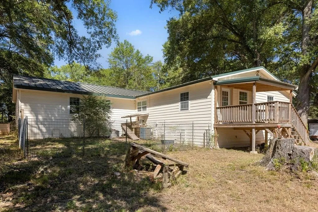 Farm For Sale in Fannin County , 3224 County Road 2225, Ivanhoe, Texas 75447, 4 Bedrooms, 3 Bathrooms, Garage spaces, 3,328 Sqft, built in 1980, Price $649,900, mls#21294752, Real Estate Agent in Ivanhoe, Homes For Sale in Fannin county, Homes For Sale in Ivanhoe, Realtor in Ivanhoe Texas, Real Estate Brokerage Independent Realty Texas, Luminita Cordes Realtor