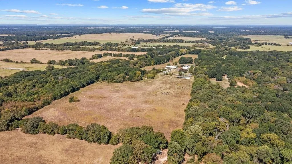 Farm For Sale in Fannin County , 3224 County Road 2225, Ivanhoe, Texas 75447, 4 Bedrooms, 3 Bathrooms, Garage spaces, 3,328 Sqft, built in 1980, Price $649,900, mls#21294752, Real Estate Agent in Ivanhoe, Homes For Sale in Fannin county, Homes For Sale in Ivanhoe, Realtor in Ivanhoe Texas, Real Estate Brokerage Independent Realty Texas, Luminita Cordes Realtor
