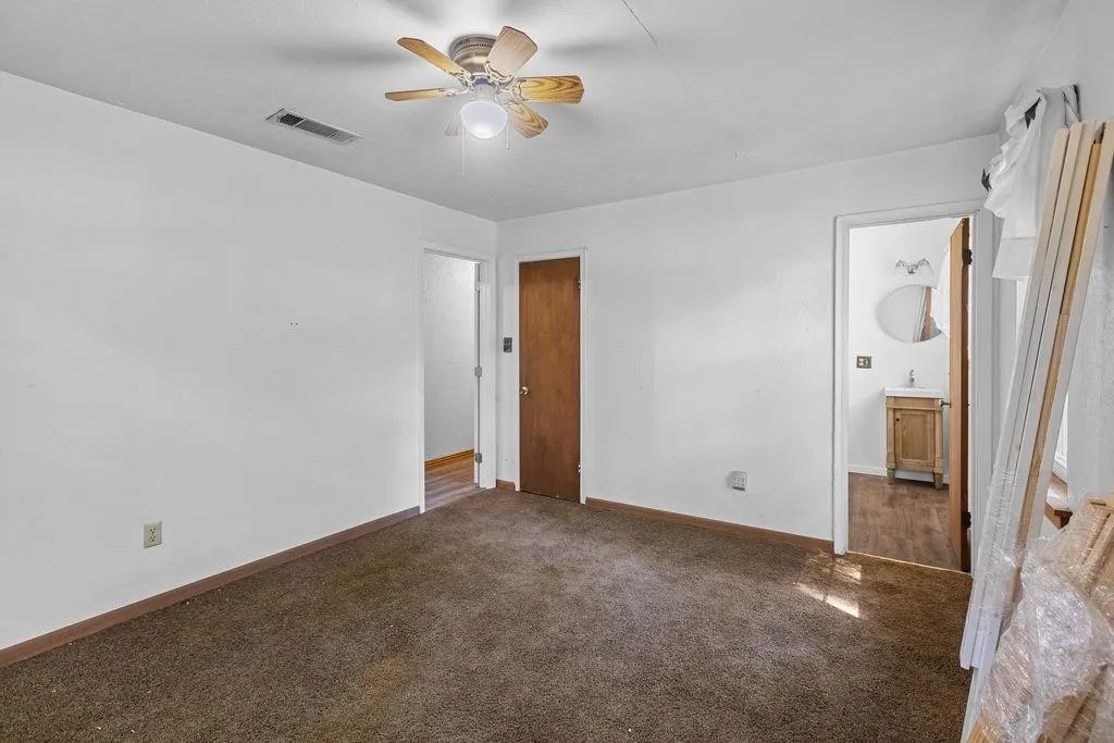 Farm For Sale in Fannin County , 3224 County Road 2225, Ivanhoe, Texas 75447, 4 Bedrooms, 3 Bathrooms, Garage spaces, 3,328 Sqft, built in 1980, Price $649,900, mls#21294752, Real Estate Agent in Ivanhoe, Homes For Sale in Fannin county, Homes For Sale in Ivanhoe, Realtor in Ivanhoe Texas, Real Estate Brokerage Independent Realty Texas, Luminita Cordes Realtor