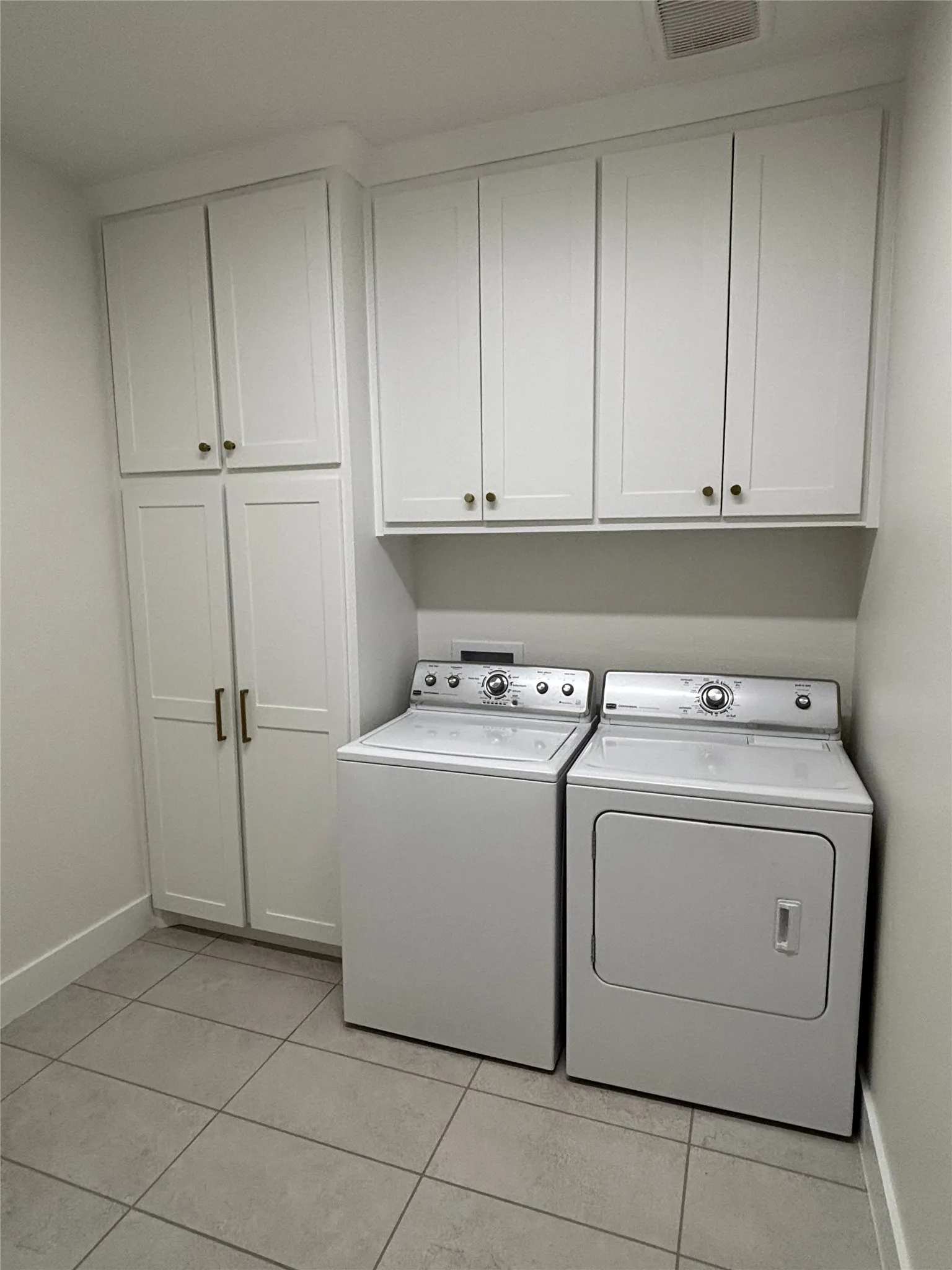 Single Family Residence For Sale in Denton County , 9516 Ceylon Lane, Denton, Texas 76207, 2 Bedroom, 3 Bathroom, 3 Garage spaces, 2,076 Sqft, built in 2024, mls#21294655, Real Estate Agent in Denton, Homes For Sale in Denton county, Homes For Sale in Denton, Realtor in Denton Texas, Real Estate Brokerage Independent Realty Texas, Luminita Cordes Realtor
