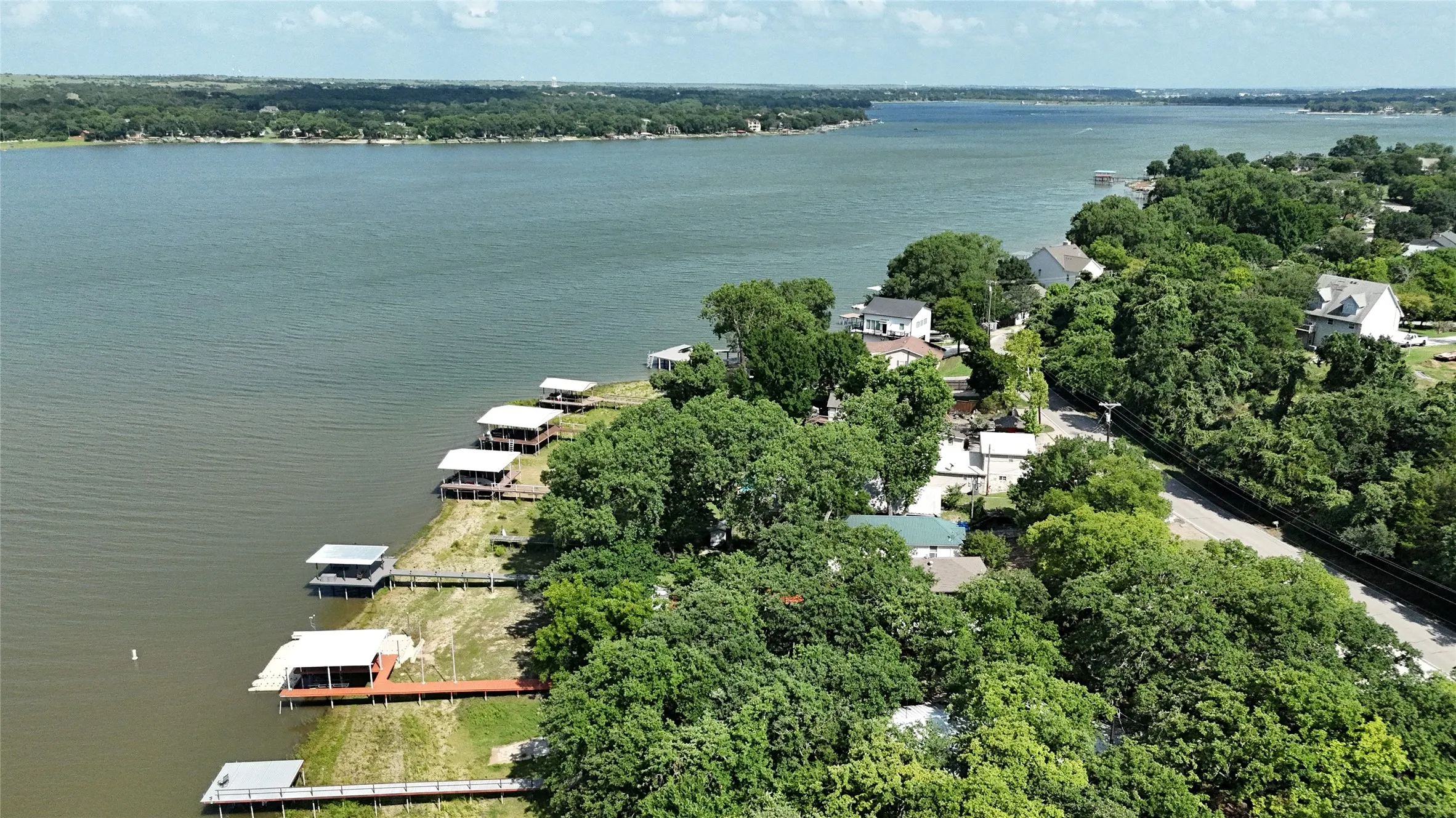 Single Family Residence For Sale in Parker County , 1152 W Lake Drive, Weatherford, Texas 76087, 2 Bedroom, 2 Bathroom, Garage spaces, 1,680 Sqft, built in 2000, mls#21292425, Real Estate Agent in Weatherford, Homes For Sale in Parker county, Homes For Sale in Weatherford, Realtor in Weatherford Texas, Real Estate Brokerage Independent Realty Texas, Luminita Cordes Realtor