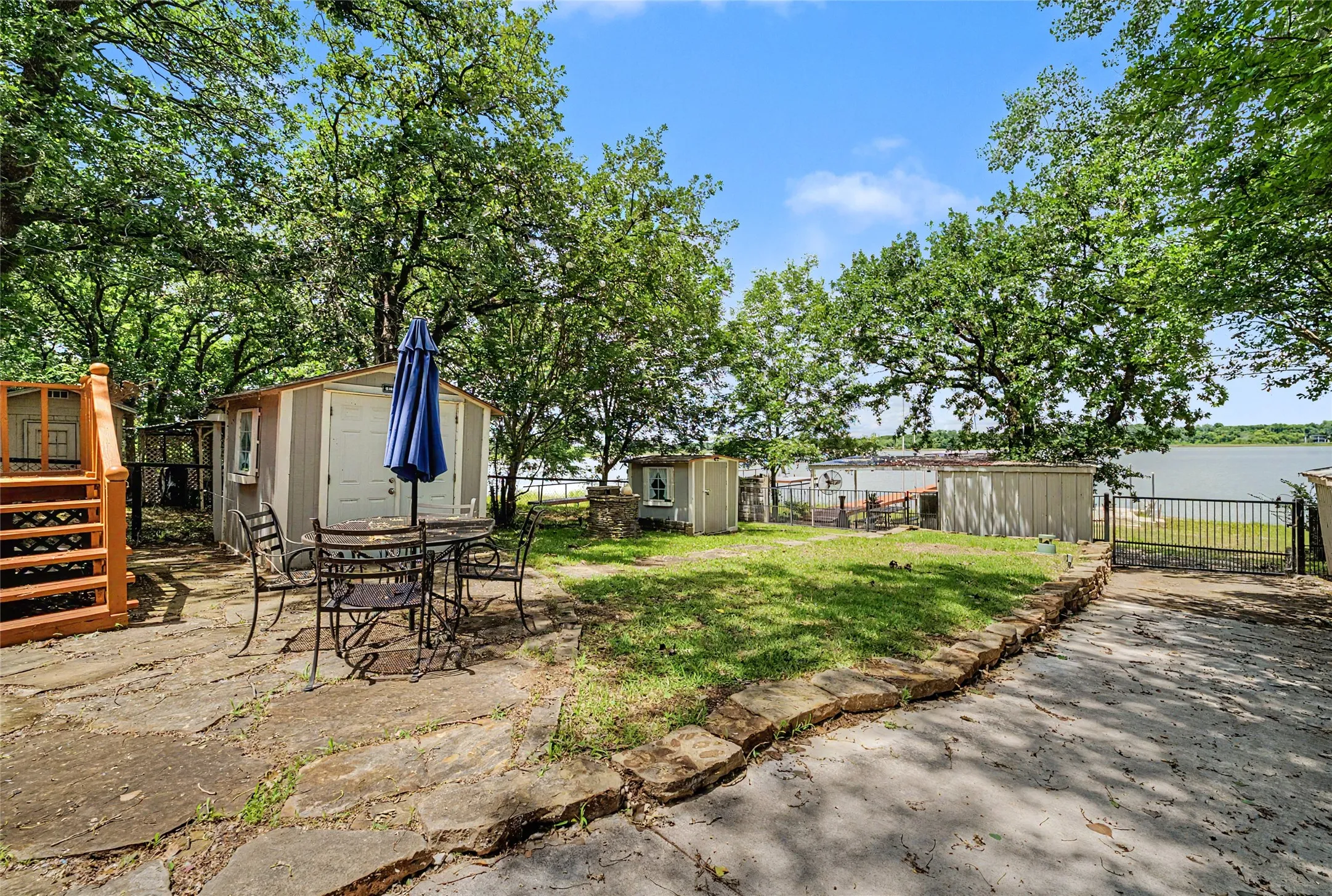 Single Family Residence For Sale in Parker County , 1152 W Lake Drive, Weatherford, Texas 76087, 2 Bedroom, 2 Bathroom, Garage spaces, 1,680 Sqft, built in 2000, mls#21292425, Real Estate Agent in Weatherford, Homes For Sale in Parker county, Homes For Sale in Weatherford, Realtor in Weatherford Texas, Real Estate Brokerage Independent Realty Texas, Luminita Cordes Realtor