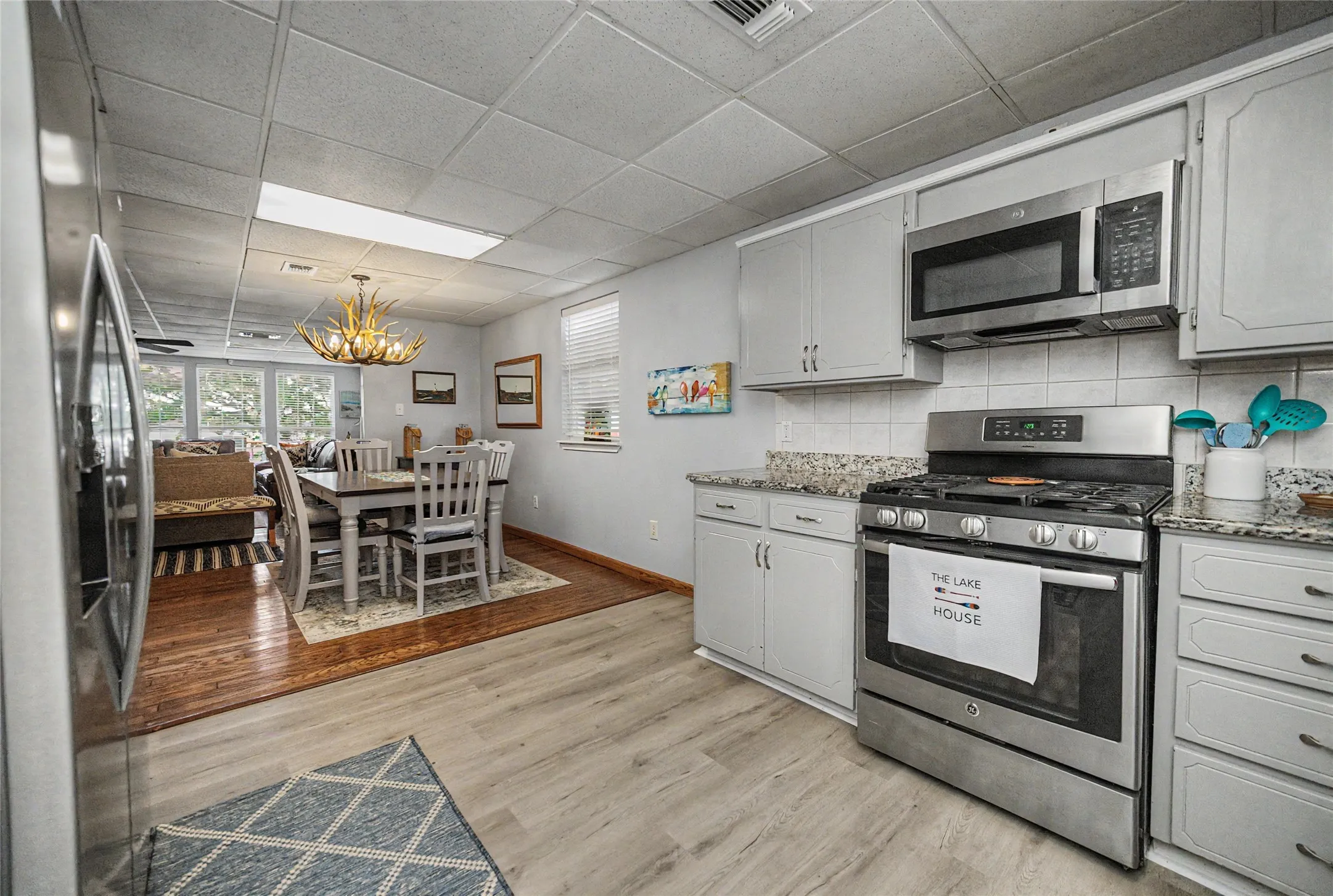 Single Family Residence For Sale in Parker County , 1152 W Lake Drive, Weatherford, Texas 76087, 2 Bedroom, 2 Bathroom, Garage spaces, 1,680 Sqft, built in 2000, mls#21292425, Real Estate Agent in Weatherford, Homes For Sale in Parker county, Homes For Sale in Weatherford, Realtor in Weatherford Texas, Real Estate Brokerage Independent Realty Texas, Luminita Cordes Realtor