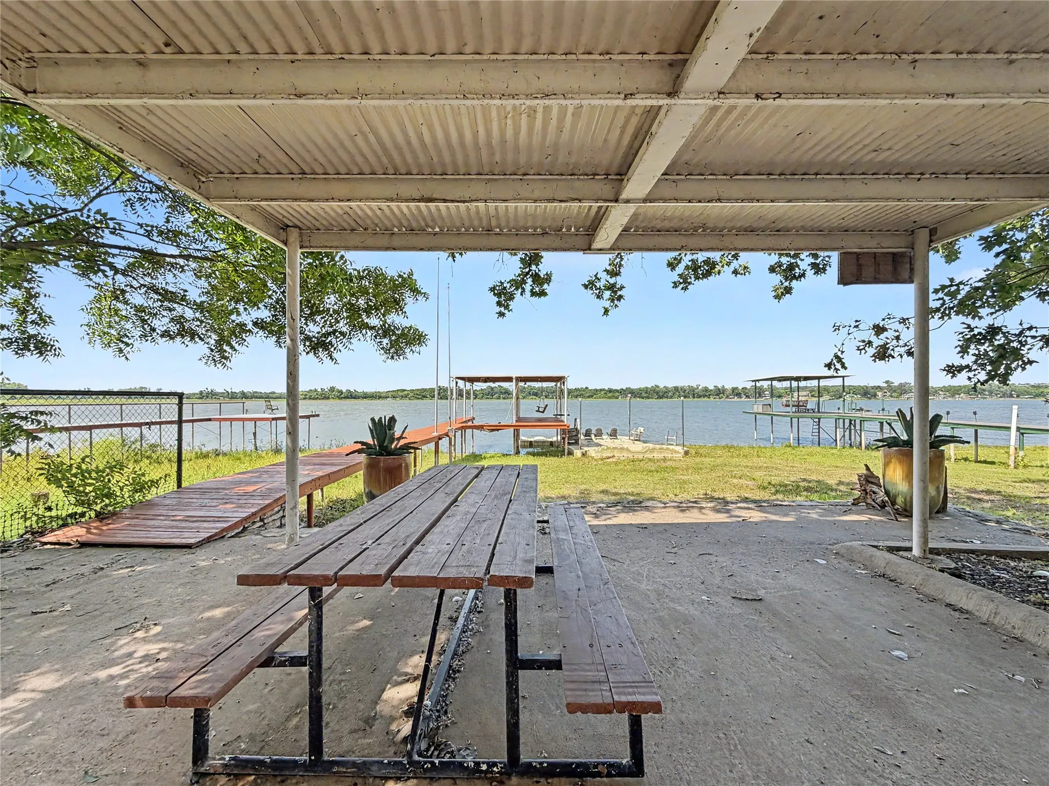 Single Family Residence For Sale in Parker County , 1152 W Lake Drive, Weatherford, Texas 76087, 2 Bedroom, 2 Bathroom, Garage spaces, 1,680 Sqft, built in 2000, mls#21292425, Real Estate Agent in Weatherford, Homes For Sale in Parker county, Homes For Sale in Weatherford, Realtor in Weatherford Texas, Real Estate Brokerage Independent Realty Texas, Luminita Cordes Realtor