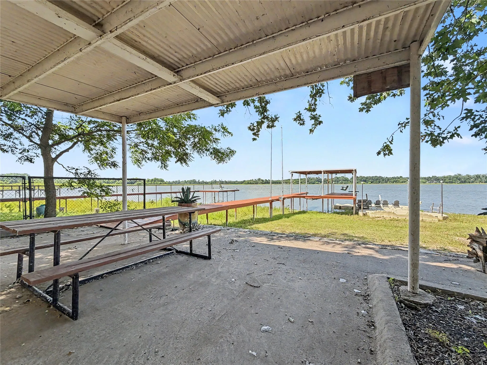 Single Family Residence For Sale in Parker County , 1152 W Lake Drive, Weatherford, Texas 76087, 2 Bedroom, 2 Bathroom, Garage spaces, 1,680 Sqft, built in 2000, mls#21292425, Real Estate Agent in Weatherford, Homes For Sale in Parker county, Homes For Sale in Weatherford, Realtor in Weatherford Texas, Real Estate Brokerage Independent Realty Texas, Luminita Cordes Realtor