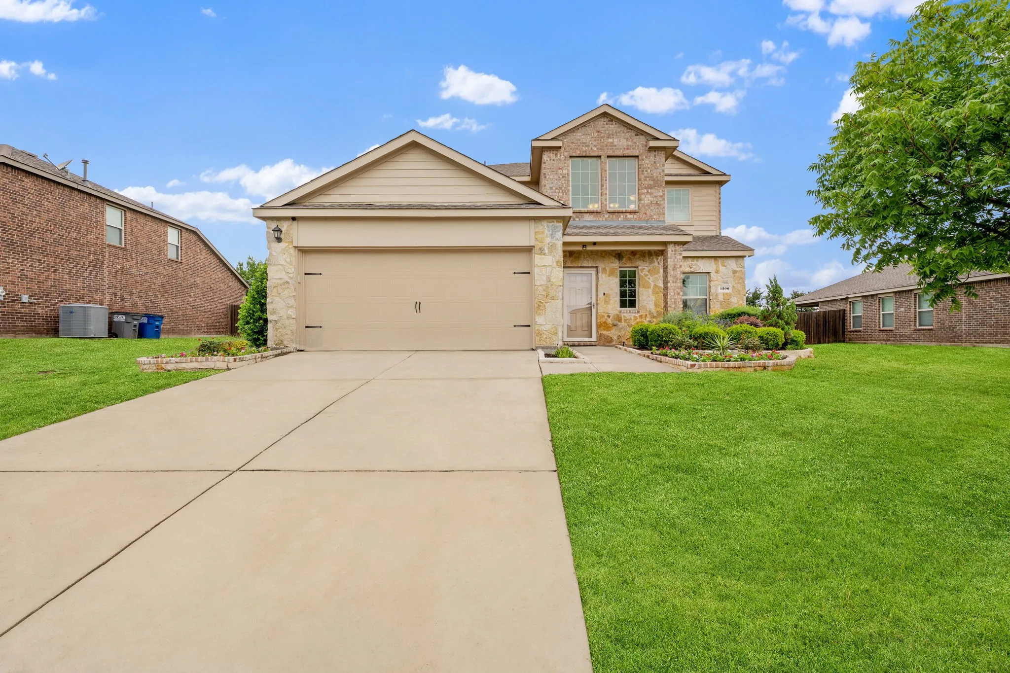 Single Family Residence For Sale in Collin County , 1306 Cedar Hollow Drive, Princeton, Texas 75407, 5 Bedroom, 3 Bathroom, 2 Garage spaces, 2,594 Sqft, built in 2016, mls#21294771, Real Estate Agent in Princeton, Homes For Sale in Collin county, Homes For Sale in Princeton, Realtor in Princeton Texas, Real Estate Brokerage Independent Realty Texas, Luminita Cordes Realtor