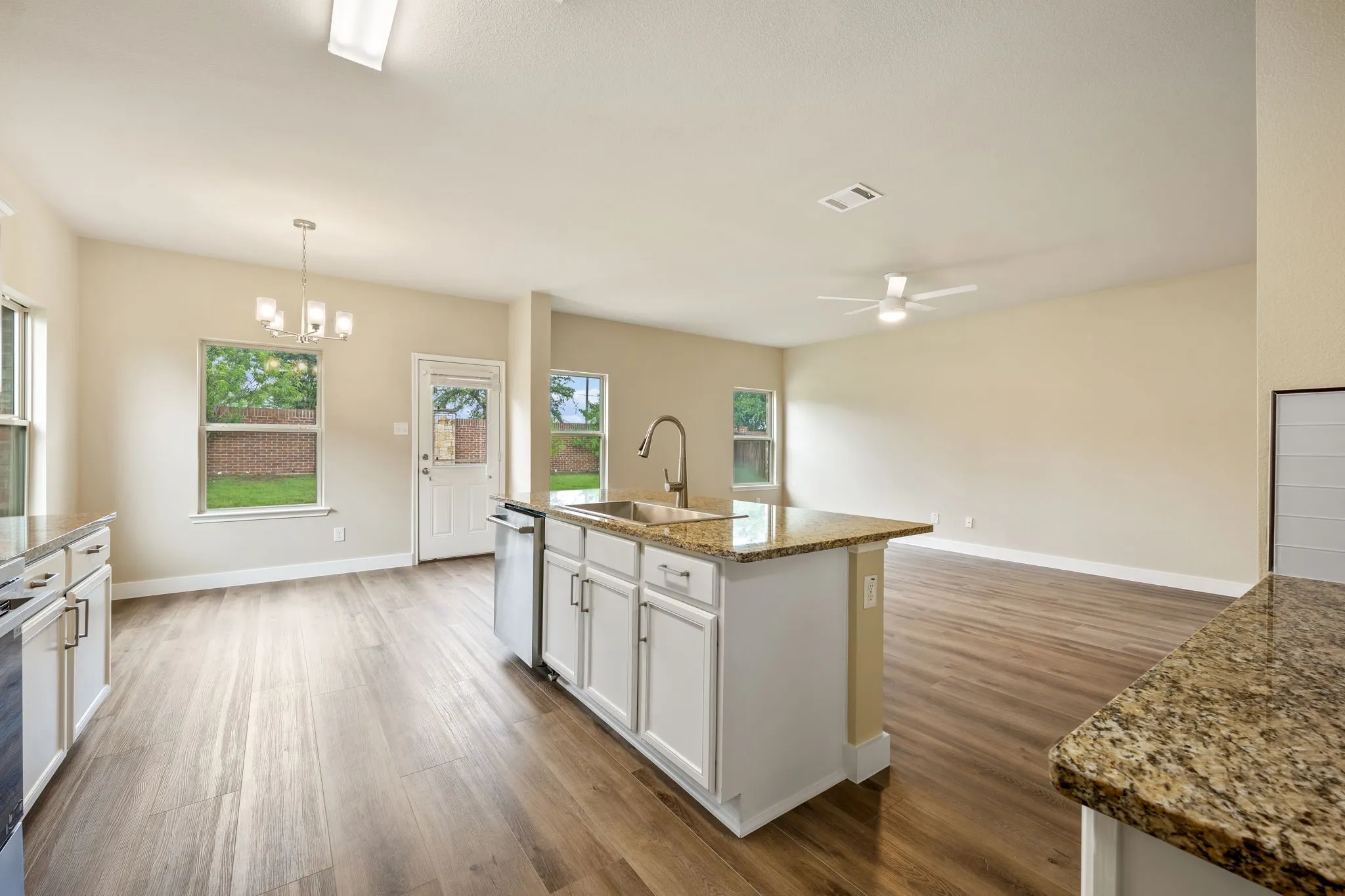Single Family Residence For Sale in Collin County , 1306 Cedar Hollow Drive, Princeton, Texas 75407, 5 Bedroom, 3 Bathroom, 2 Garage spaces, 2,594 Sqft, built in 2016, mls#21294771, Real Estate Agent in Princeton, Homes For Sale in Collin county, Homes For Sale in Princeton, Realtor in Princeton Texas, Real Estate Brokerage Independent Realty Texas, Luminita Cordes Realtor