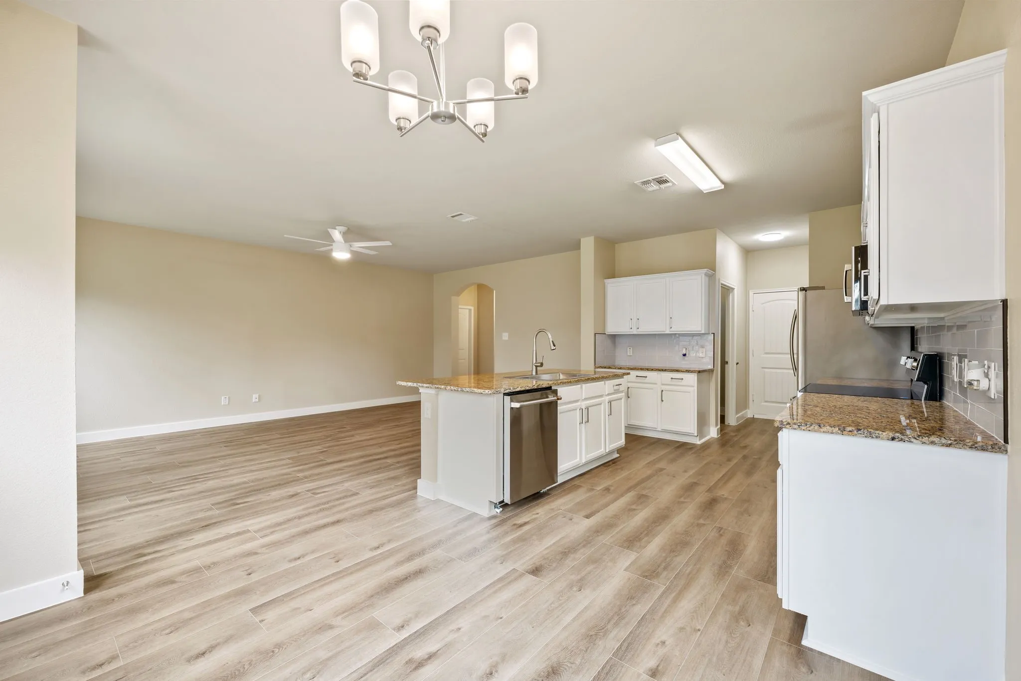 Single Family Residence For Sale in Collin County , 1306 Cedar Hollow Drive, Princeton, Texas 75407, 5 Bedroom, 3 Bathroom, 2 Garage spaces, 2,594 Sqft, built in 2016, mls#21294771, Real Estate Agent in Princeton, Homes For Sale in Collin county, Homes For Sale in Princeton, Realtor in Princeton Texas, Real Estate Brokerage Independent Realty Texas, Luminita Cordes Realtor