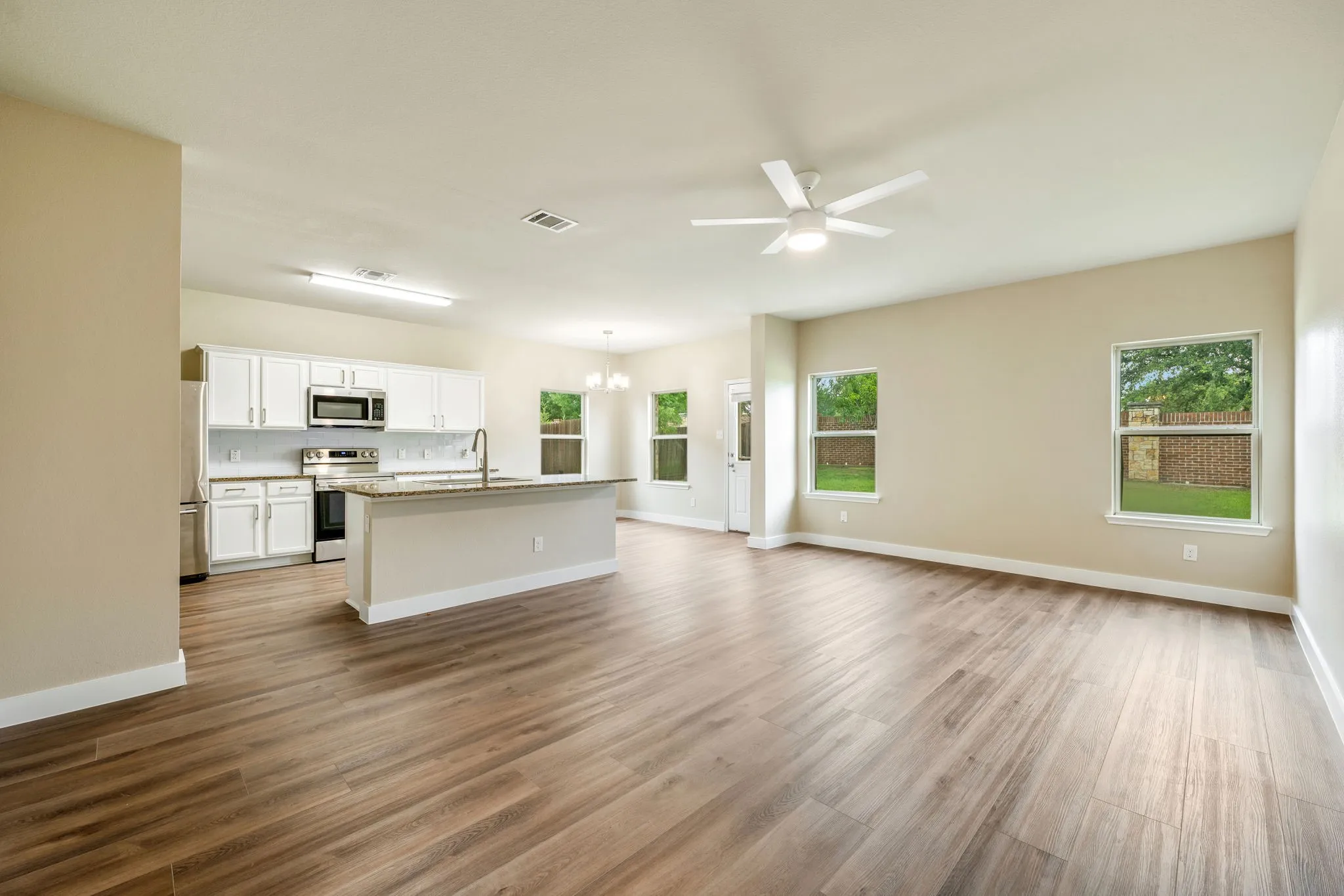 Single Family Residence For Sale in Collin County , 1306 Cedar Hollow Drive, Princeton, Texas 75407, 5 Bedroom, 3 Bathroom, 2 Garage spaces, 2,594 Sqft, built in 2016, mls#21294771, Real Estate Agent in Princeton, Homes For Sale in Collin county, Homes For Sale in Princeton, Realtor in Princeton Texas, Real Estate Brokerage Independent Realty Texas, Luminita Cordes Realtor