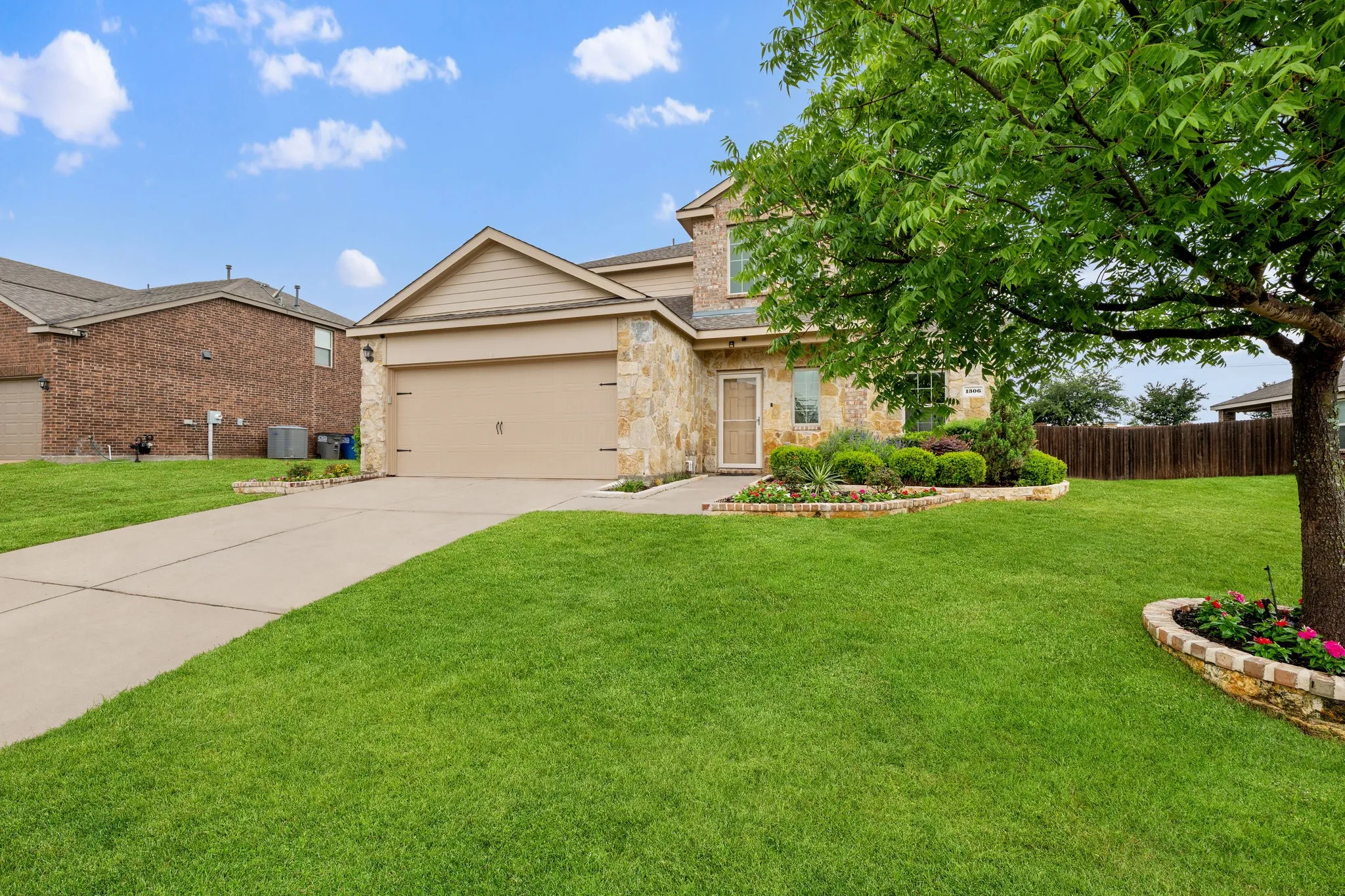 Single Family Residence For Sale in Collin County , 1306 Cedar Hollow Drive, Princeton, Texas 75407, 5 Bedroom, 3 Bathroom, 2 Garage spaces, 2,594 Sqft, built in 2016, mls#21294771, Real Estate Agent in Princeton, Homes For Sale in Collin county, Homes For Sale in Princeton, Realtor in Princeton Texas, Real Estate Brokerage Independent Realty Texas, Luminita Cordes Realtor