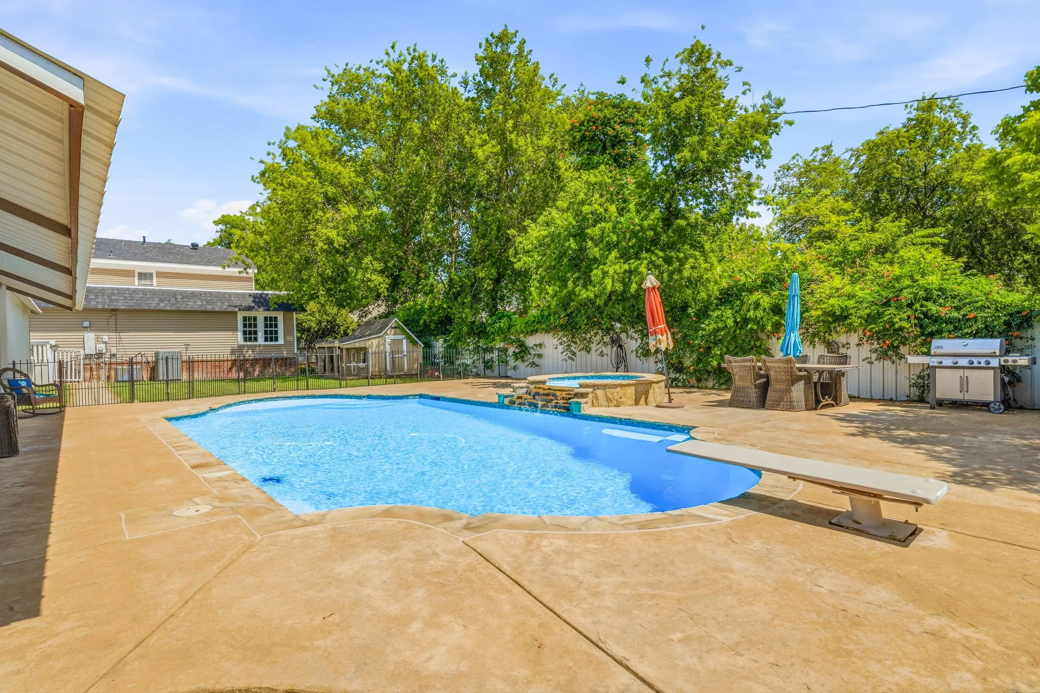 Single Family Residence For Sale in Young County , 816 Kentucky Street, Graham, Texas 76450, 4 Bedroom, 3 Bathroom, Garage spaces, 2,598 Sqft, built in 1950, mls#21293833, Real Estate Agent in Graham, Homes For Sale in Young county, Homes For Sale in Graham, Realtor in Graham Texas, Real Estate Brokerage Independent Realty Texas, Luminita Cordes Realtor