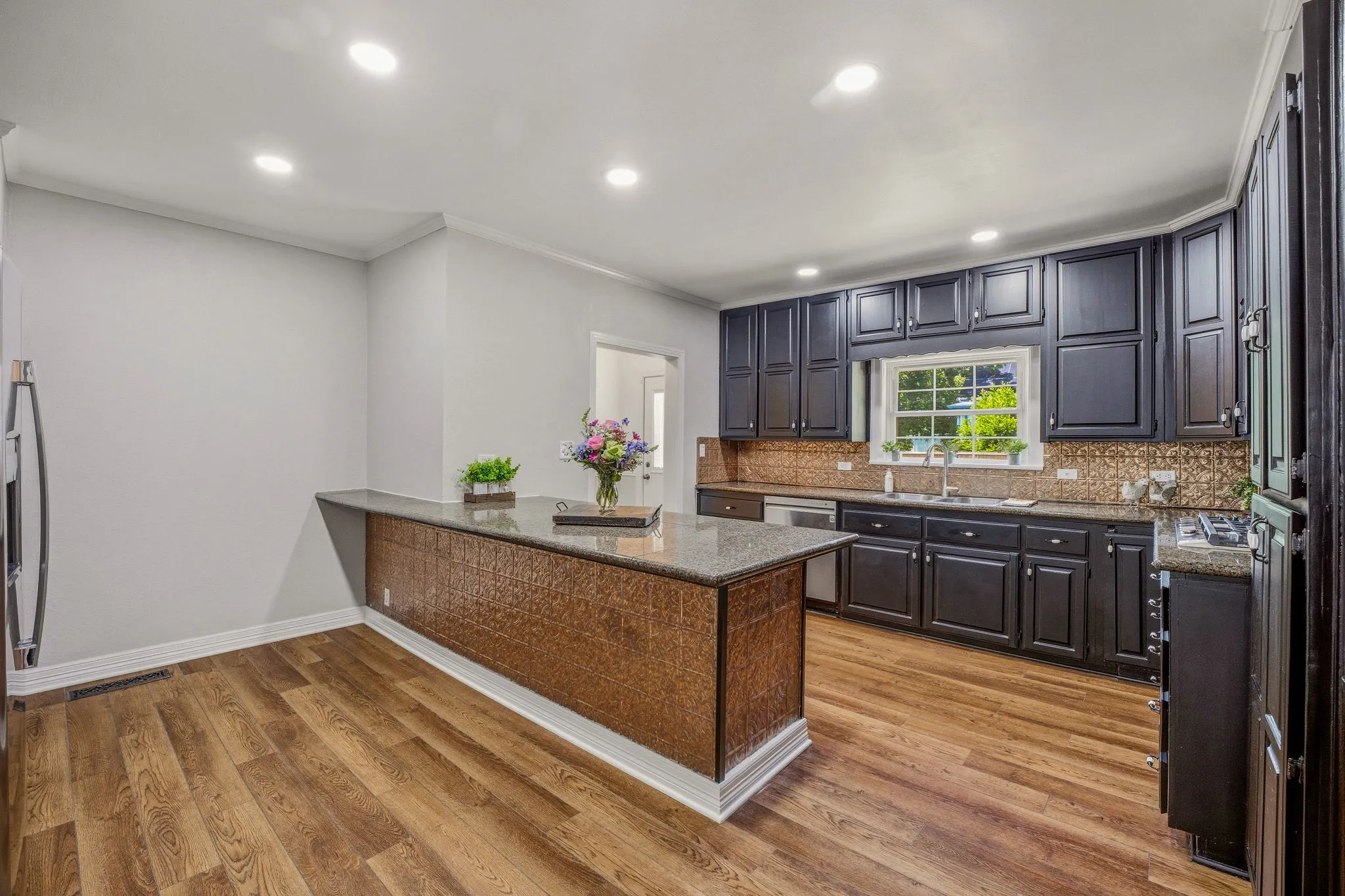 Single Family Residence For Sale in Young County , 816 Kentucky Street, Graham, Texas 76450, 4 Bedroom, 3 Bathroom, Garage spaces, 2,598 Sqft, built in 1950, mls#21293833, Real Estate Agent in Graham, Homes For Sale in Young county, Homes For Sale in Graham, Realtor in Graham Texas, Real Estate Brokerage Independent Realty Texas, Luminita Cordes Realtor