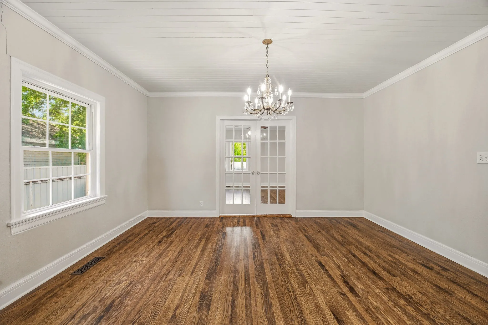 Single Family Residence For Sale in Young County , 816 Kentucky Street, Graham, Texas 76450, 4 Bedroom, 3 Bathroom, Garage spaces, 2,598 Sqft, built in 1950, mls#21293833, Real Estate Agent in Graham, Homes For Sale in Young county, Homes For Sale in Graham, Realtor in Graham Texas, Real Estate Brokerage Independent Realty Texas, Luminita Cordes Realtor