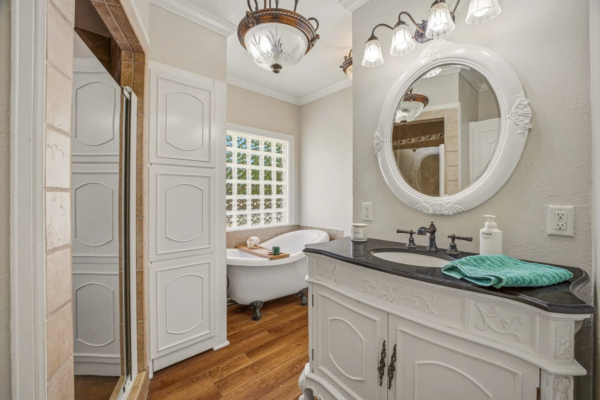 Single Family Residence For Sale in Young County , 816 Kentucky Street, Graham, Texas 76450, 4 Bedroom, 3 Bathroom, Garage spaces, 2,598 Sqft, built in 1950, mls#21293833, Real Estate Agent in Graham, Homes For Sale in Young county, Homes For Sale in Graham, Realtor in Graham Texas, Real Estate Brokerage Independent Realty Texas, Luminita Cordes Realtor