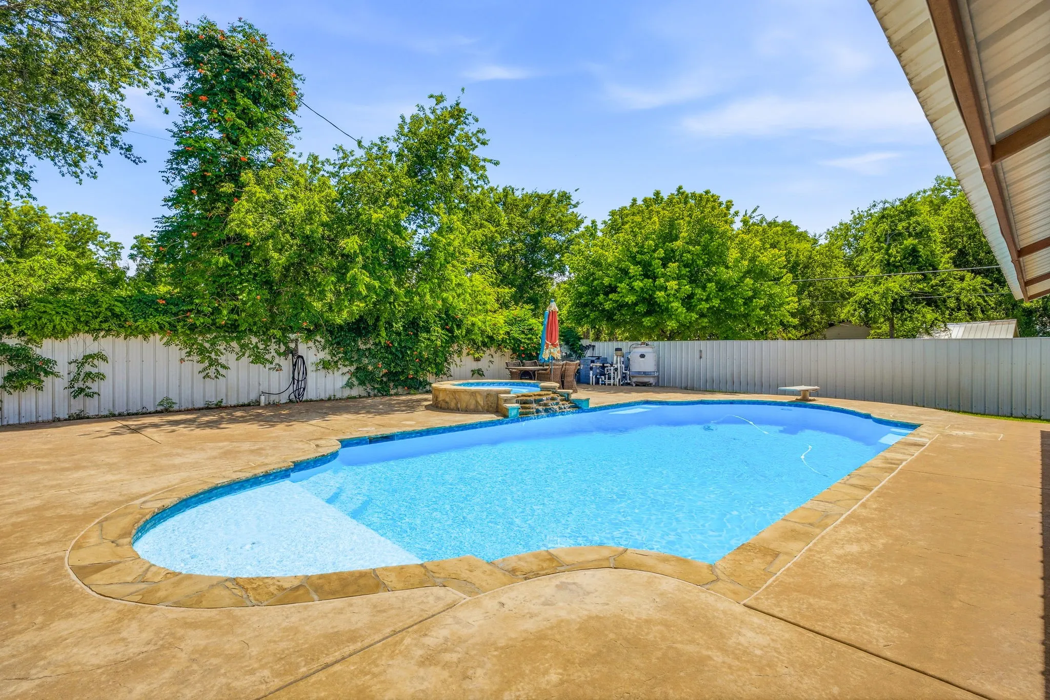 Single Family Residence For Sale in Young County , 816 Kentucky Street, Graham, Texas 76450, 4 Bedroom, 3 Bathroom, Garage spaces, 2,598 Sqft, built in 1950, mls#21293833, Real Estate Agent in Graham, Homes For Sale in Young county, Homes For Sale in Graham, Realtor in Graham Texas, Real Estate Brokerage Independent Realty Texas, Luminita Cordes Realtor