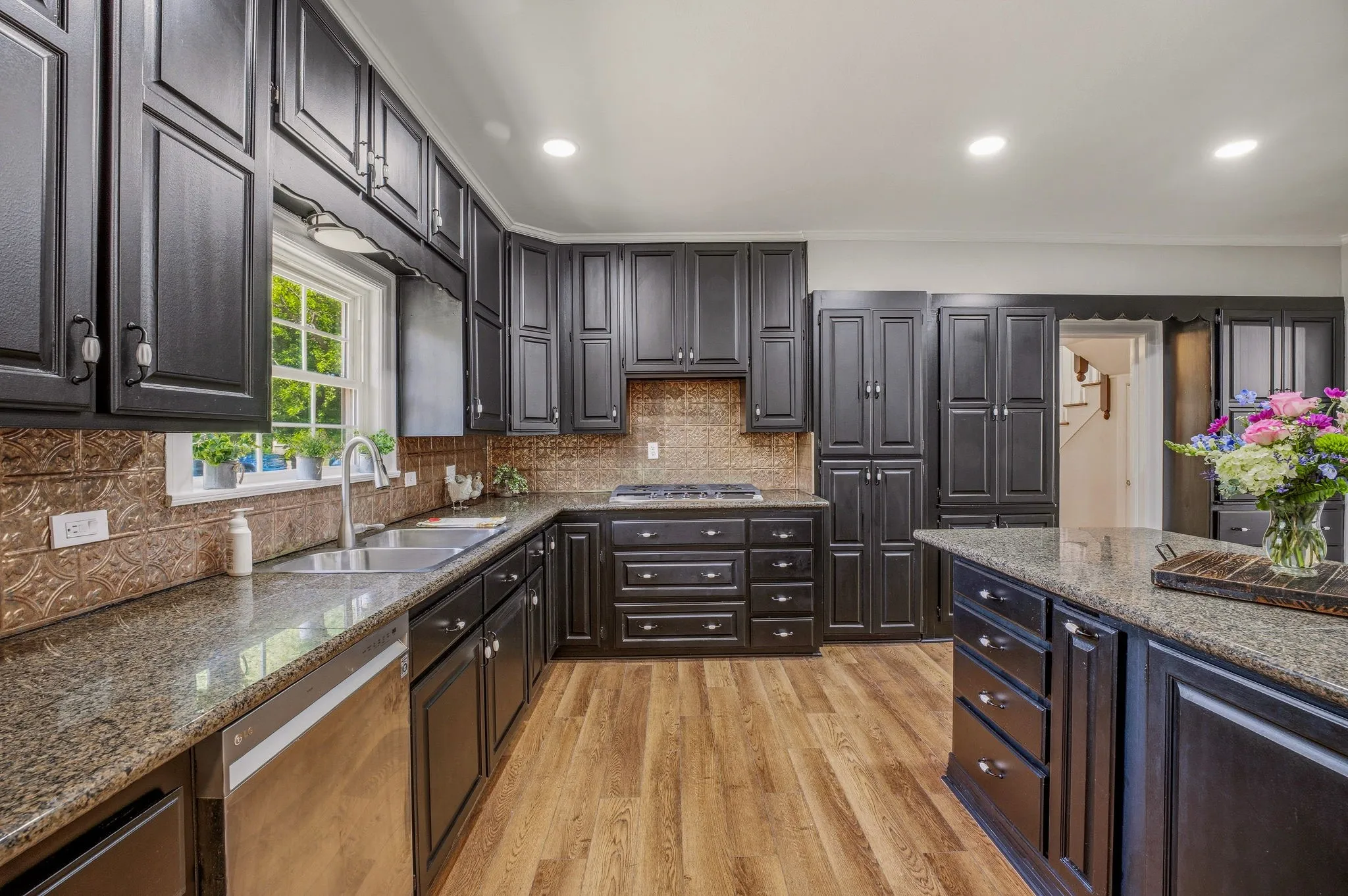 Single Family Residence For Sale in Young County , 816 Kentucky Street, Graham, Texas 76450, 4 Bedroom, 3 Bathroom, Garage spaces, 2,598 Sqft, built in 1950, mls#21293833, Real Estate Agent in Graham, Homes For Sale in Young county, Homes For Sale in Graham, Realtor in Graham Texas, Real Estate Brokerage Independent Realty Texas, Luminita Cordes Realtor