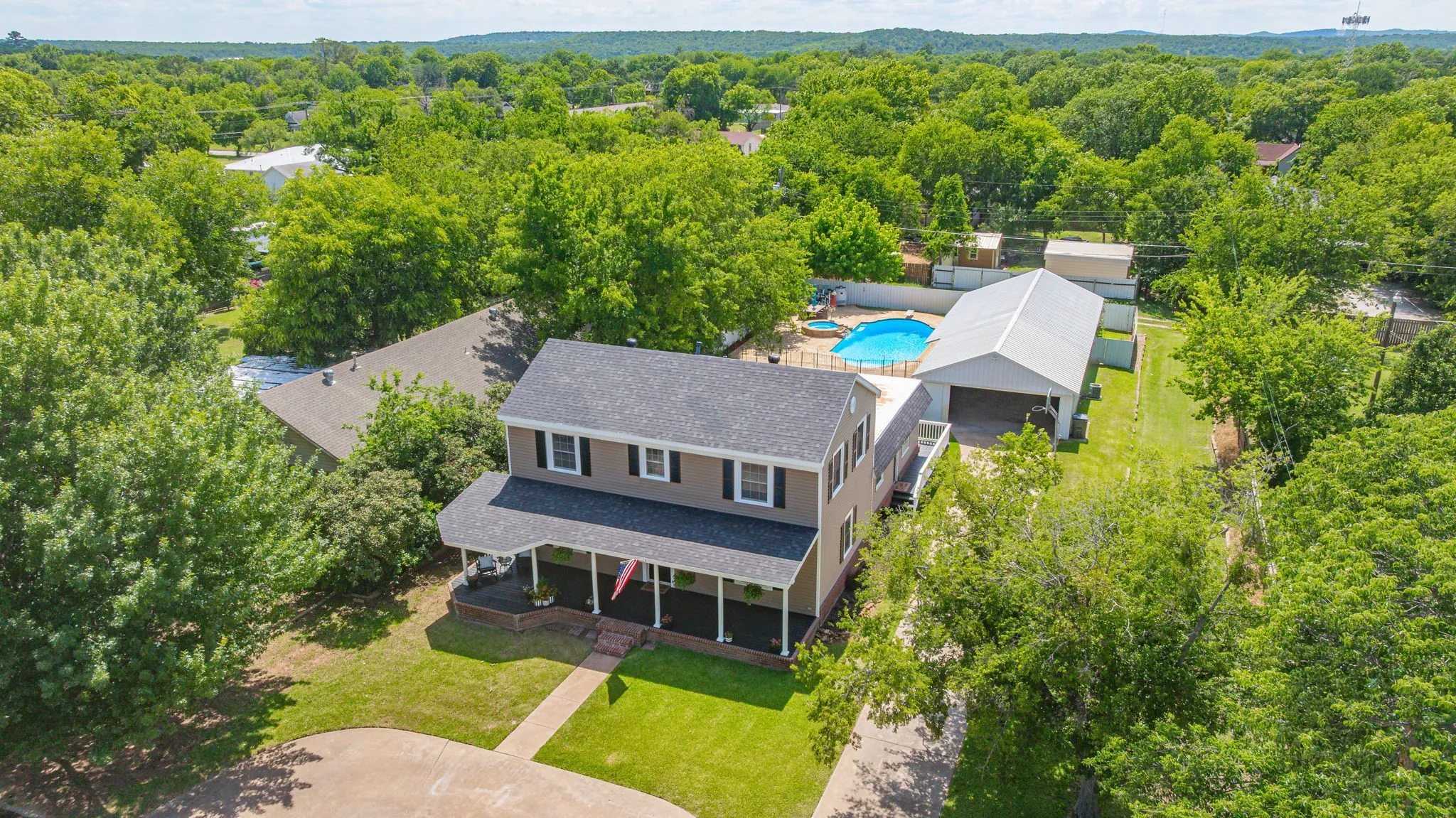 Single Family Residence For Sale in Young County , 816 Kentucky Street, Graham, Texas 76450, 4 Bedroom, 3 Bathroom, Garage spaces, 2,598 Sqft, built in 1950, mls#21293833, Real Estate Agent in Graham, Homes For Sale in Young county, Homes For Sale in Graham, Realtor in Graham Texas, Real Estate Brokerage Independent Realty Texas, Luminita Cordes Realtor