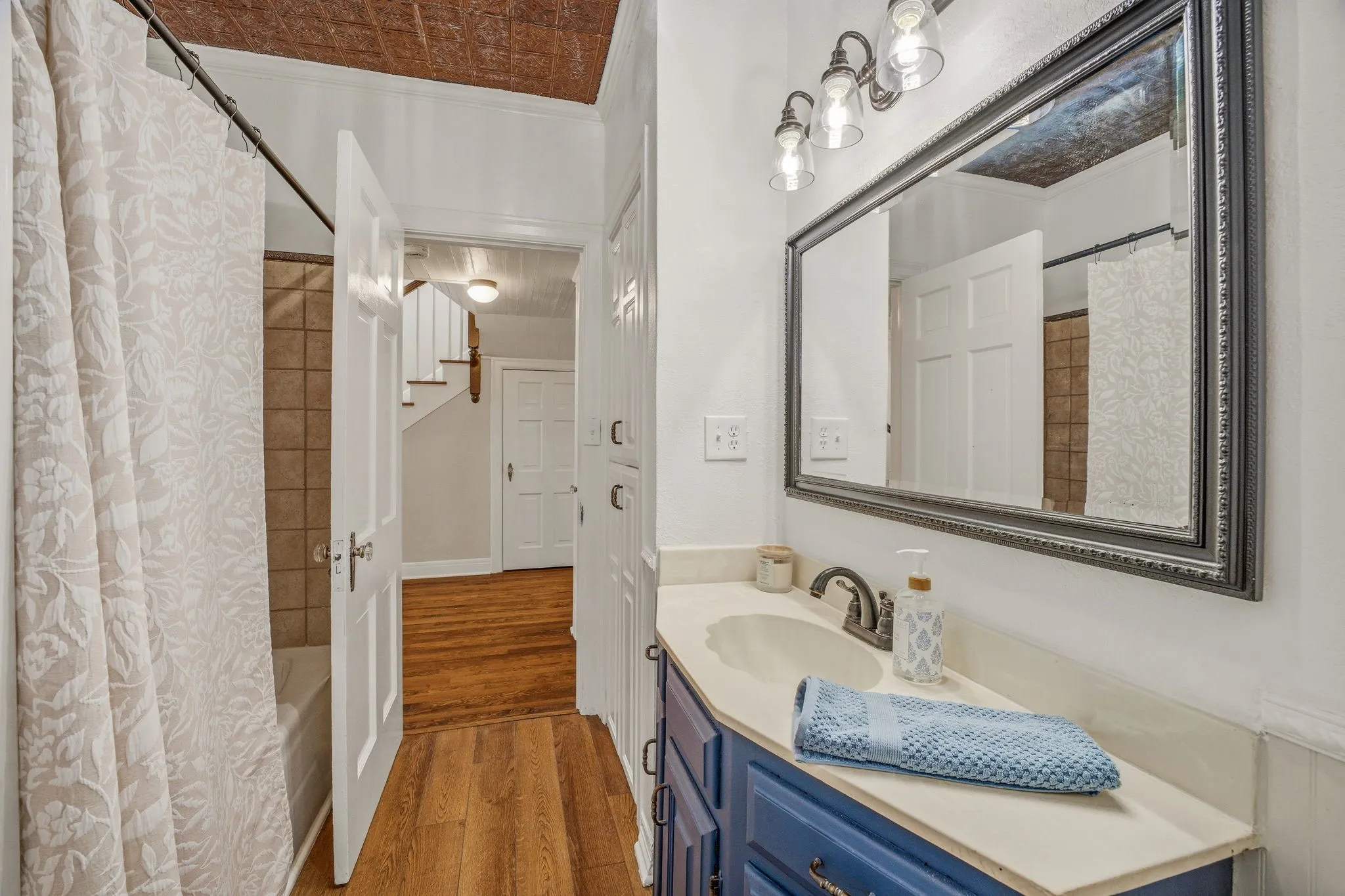 Single Family Residence For Sale in Young County , 816 Kentucky Street, Graham, Texas 76450, 4 Bedroom, 3 Bathroom, Garage spaces, 2,598 Sqft, built in 1950, mls#21293833, Real Estate Agent in Graham, Homes For Sale in Young county, Homes For Sale in Graham, Realtor in Graham Texas, Real Estate Brokerage Independent Realty Texas, Luminita Cordes Realtor