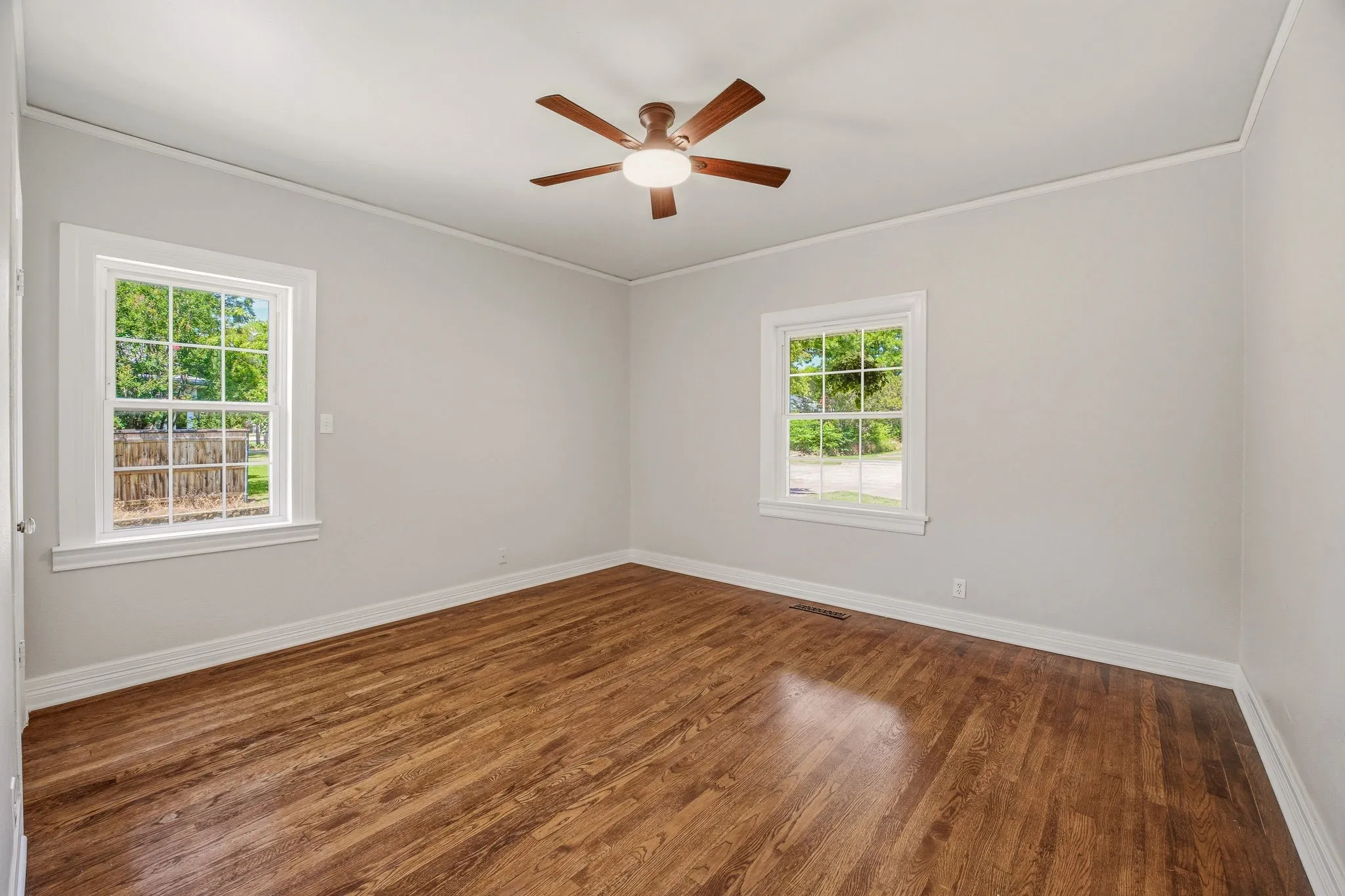 Single Family Residence For Sale in Young County , 816 Kentucky Street, Graham, Texas 76450, 4 Bedroom, 3 Bathroom, Garage spaces, 2,598 Sqft, built in 1950, mls#21293833, Real Estate Agent in Graham, Homes For Sale in Young county, Homes For Sale in Graham, Realtor in Graham Texas, Real Estate Brokerage Independent Realty Texas, Luminita Cordes Realtor