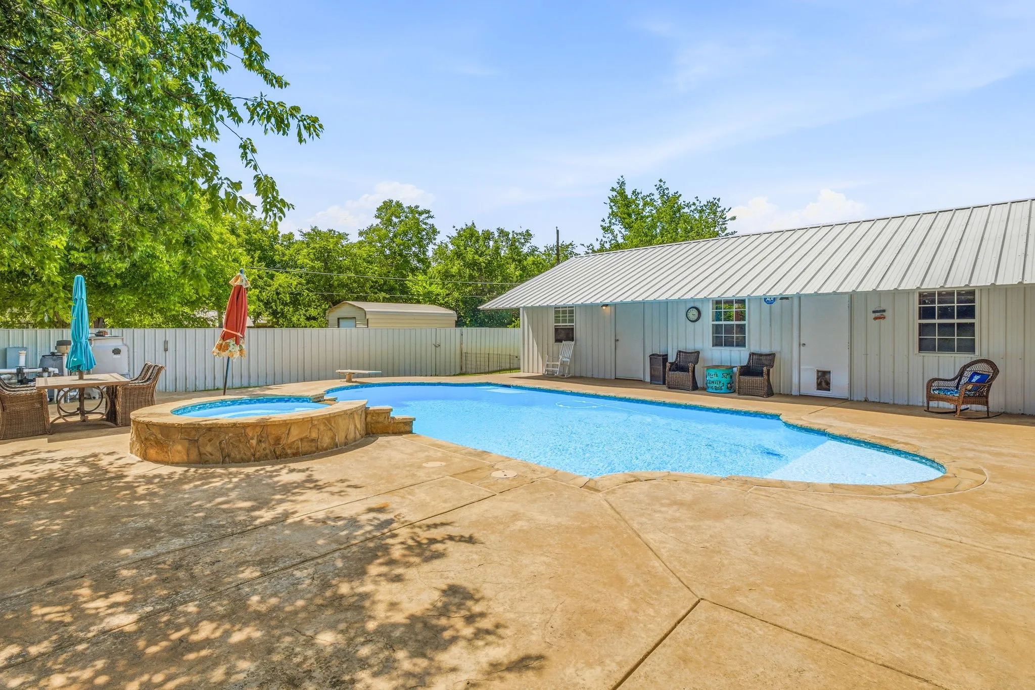 Single Family Residence For Sale in Young County , 816 Kentucky Street, Graham, Texas 76450, 4 Bedroom, 3 Bathroom, Garage spaces, 2,598 Sqft, built in 1950, mls#21293833, Real Estate Agent in Graham, Homes For Sale in Young county, Homes For Sale in Graham, Realtor in Graham Texas, Real Estate Brokerage Independent Realty Texas, Luminita Cordes Realtor