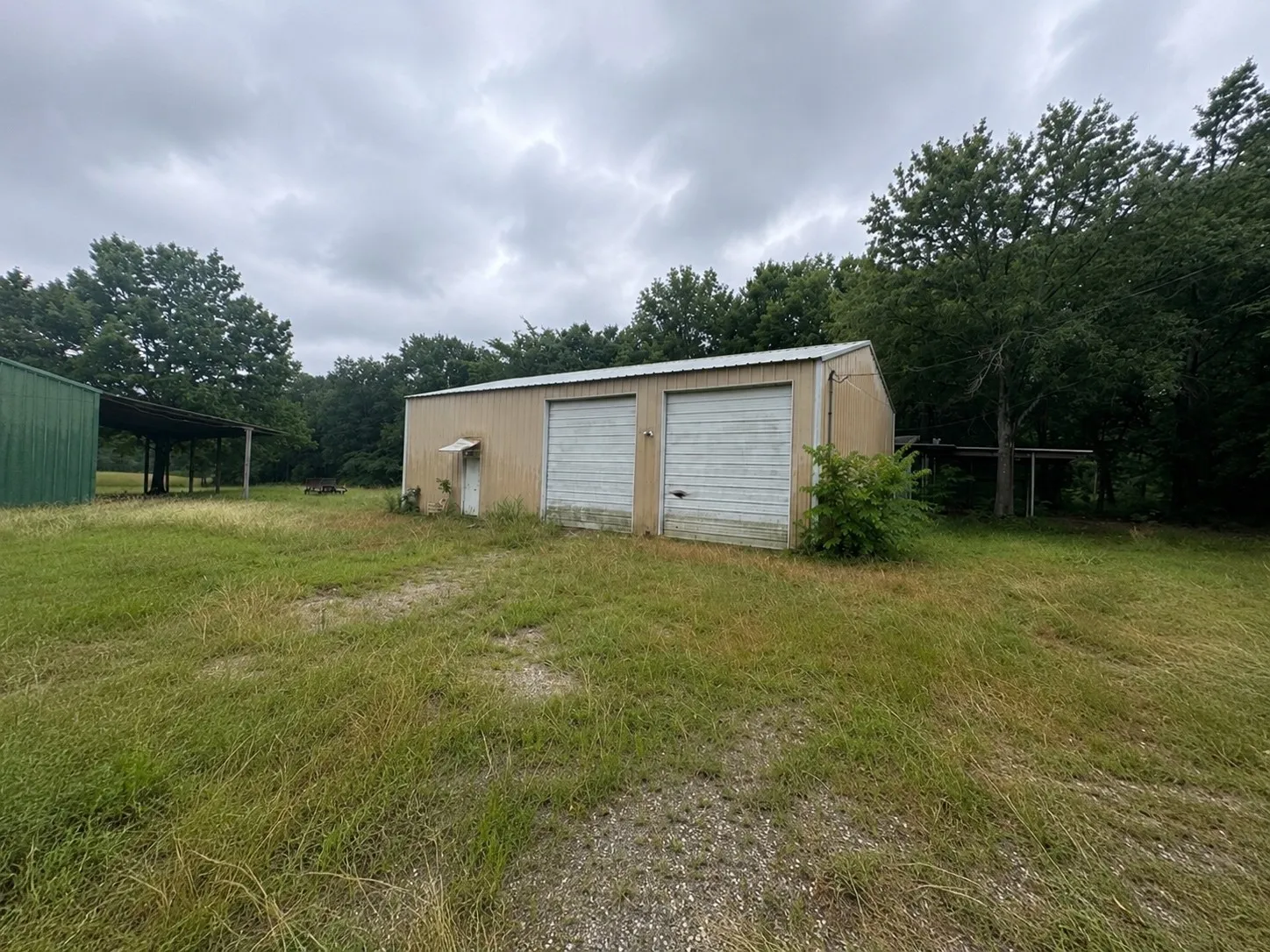 3 shops/sheds