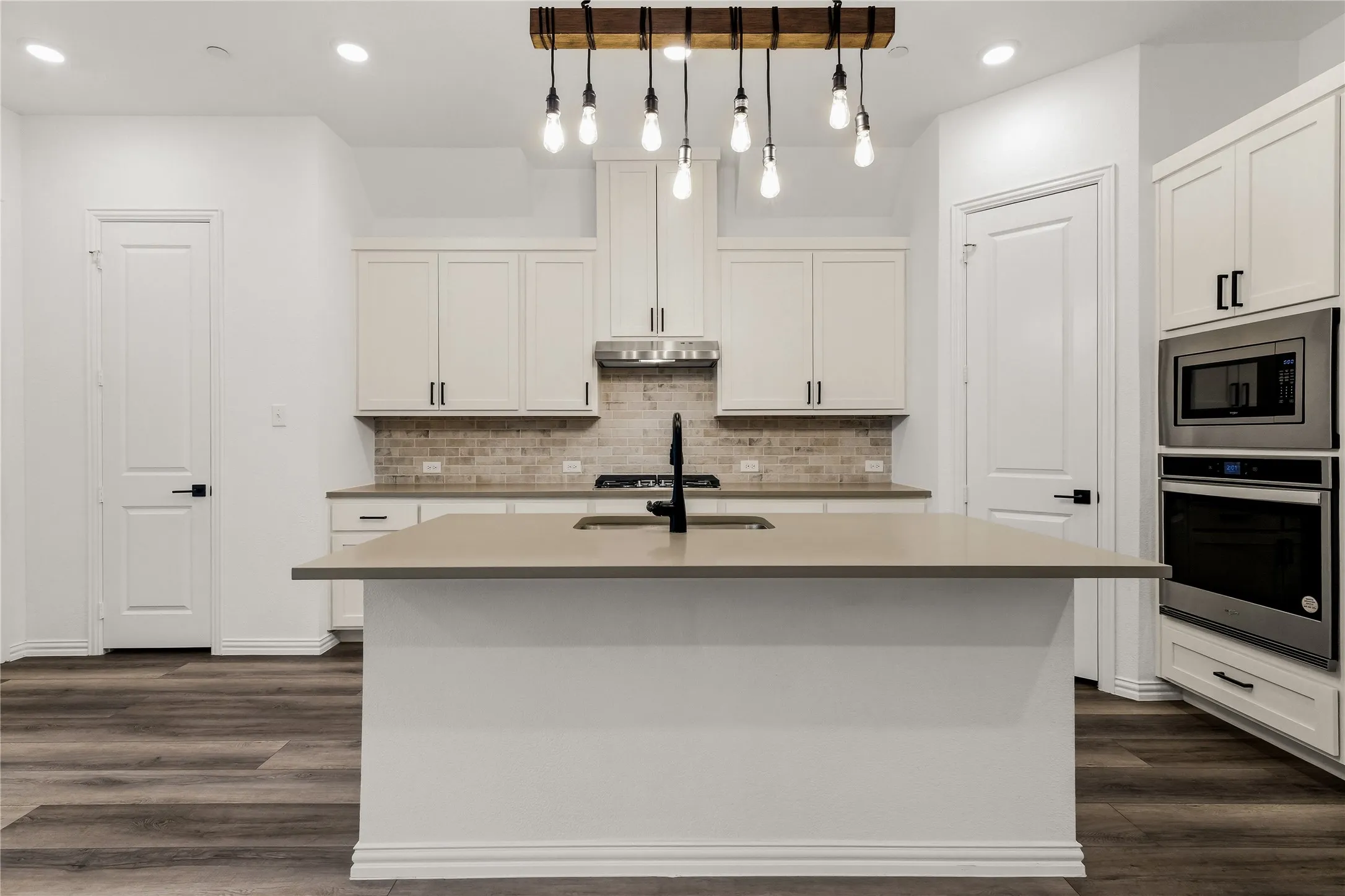 Townhouse For Rent in Dallas County , 3216 Midnight Drive, Sachse, Texas 75048, 3 Bedrooms, 3 Bathrooms, 2 Garage spaces, 1,950 Sqft, built in 2021, Price $2,550, mls#21294803, Real Estate Agent in Sachse, Homes For Rent in Dallas county, Homes For Rent in Sachse, Realtor in Sachse Texas, Real Estate Brokerage Independent Realty Texas, Luminita Cordes Realtor