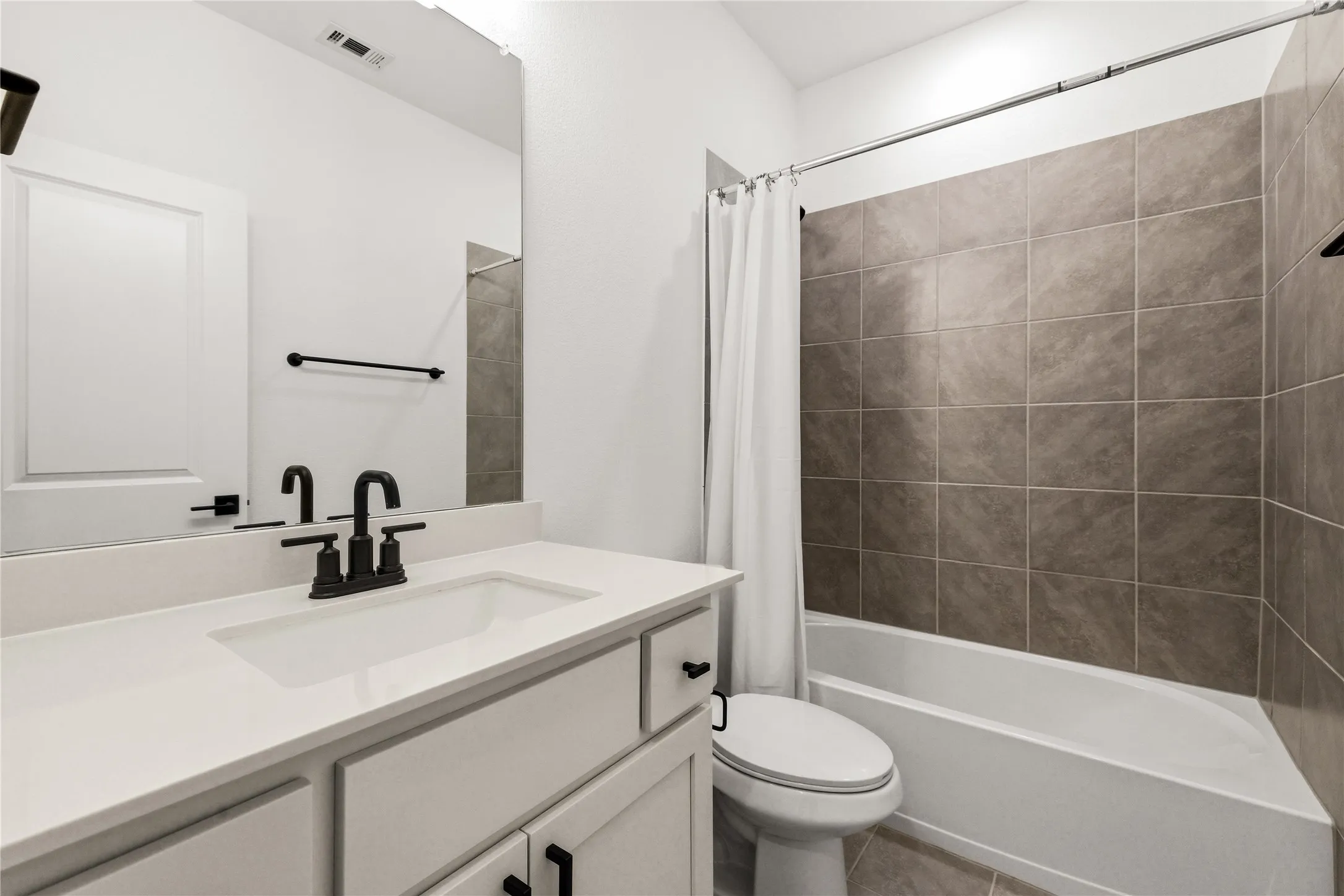 Townhouse For Rent in Dallas County , 3216 Midnight Drive, Sachse, Texas 75048, 3 Bedrooms, 3 Bathrooms, 2 Garage spaces, 1,950 Sqft, built in 2021, Price $2,550, mls#21294803, Real Estate Agent in Sachse, Homes For Rent in Dallas county, Homes For Rent in Sachse, Realtor in Sachse Texas, Real Estate Brokerage Independent Realty Texas, Luminita Cordes Realtor